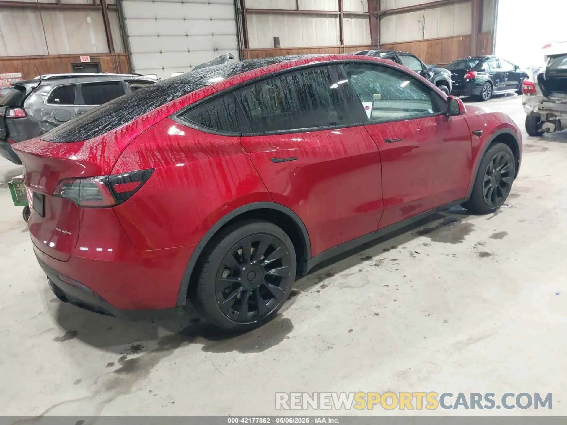 4 Photograph of a damaged car 7SAYGAEE2RF986206 TESLA MODEL Y 2024