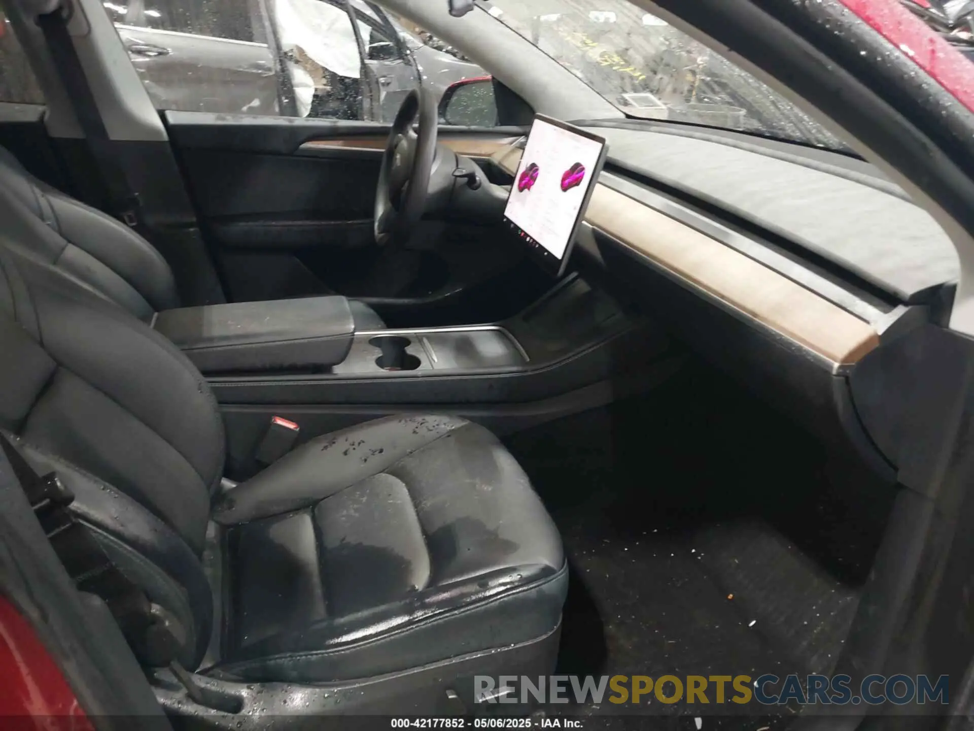 5 Photograph of a damaged car 7SAYGAEE2RF986206 TESLA MODEL Y 2024