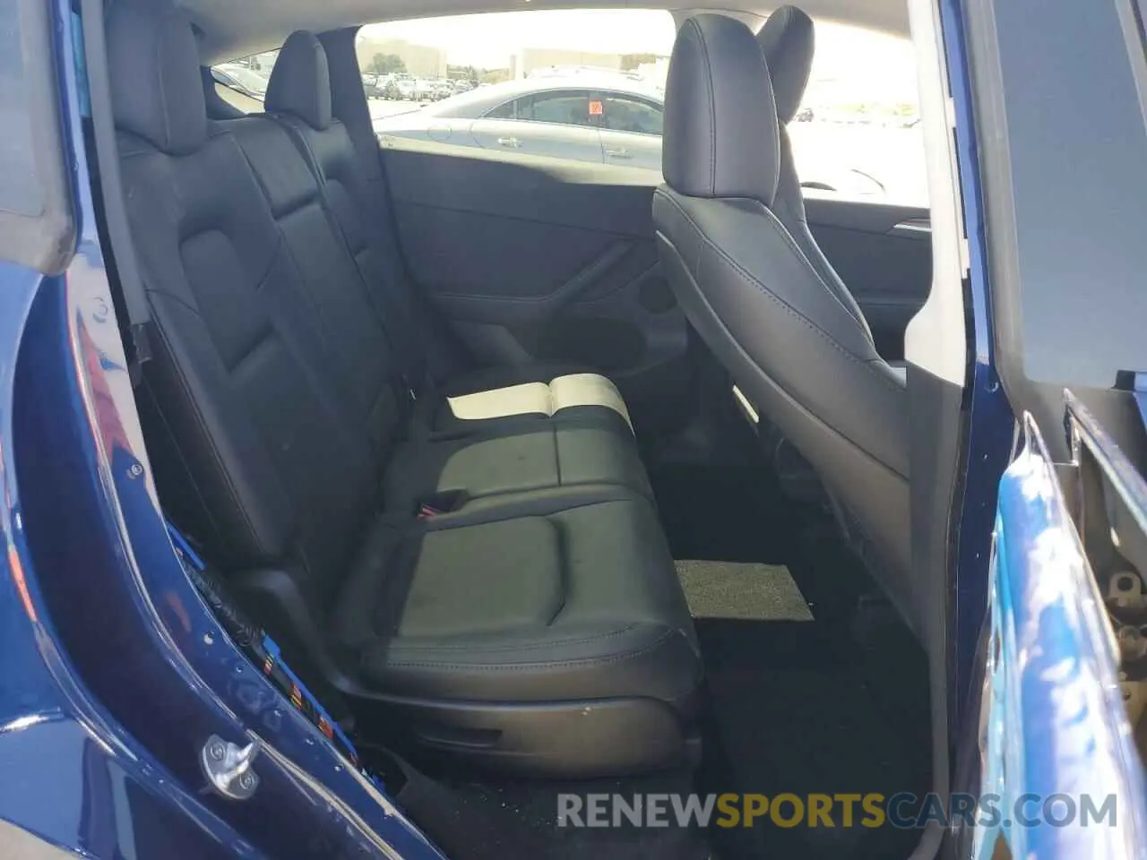 10 Photograph of a damaged car 7SAYGAEE3RF034699 TESLA MODEL Y 2024