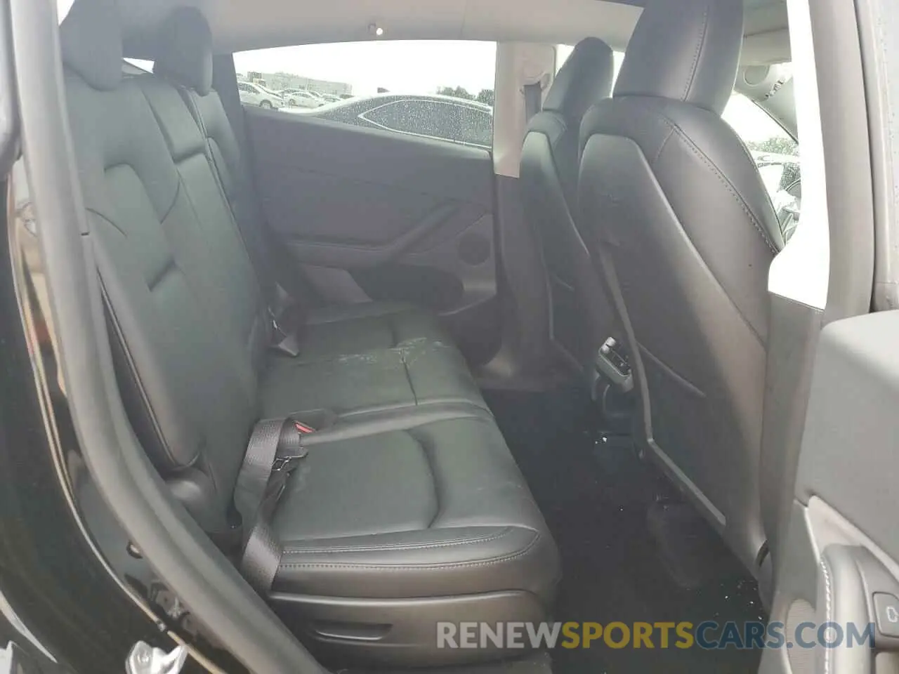 10 Photograph of a damaged car 7SAYGAEE4RF064035 TESLA MODEL Y 2024