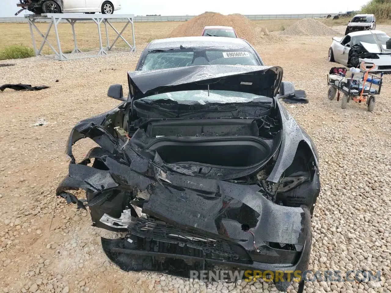 5 Photograph of a damaged car 7SAYGAEE4RF064035 TESLA MODEL Y 2024