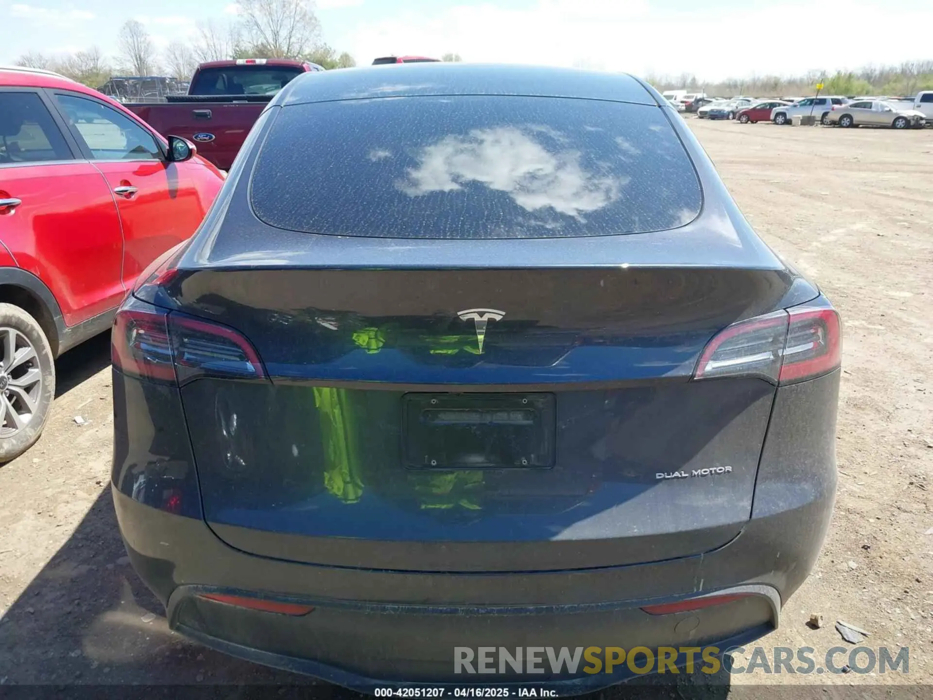 16 Photograph of a damaged car 7SAYGAEE4RF078906 TESLA MODEL Y 2024