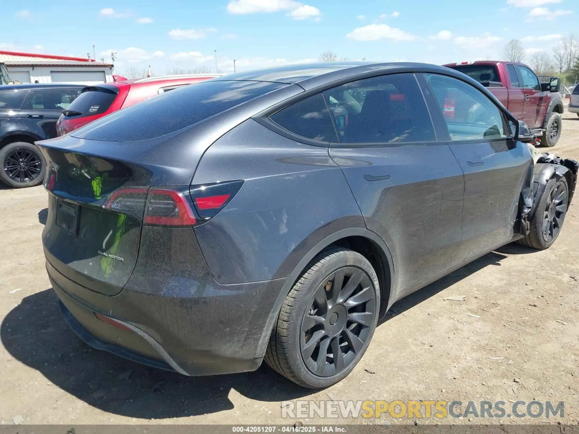 4 Photograph of a damaged car 7SAYGAEE4RF078906 TESLA MODEL Y 2024