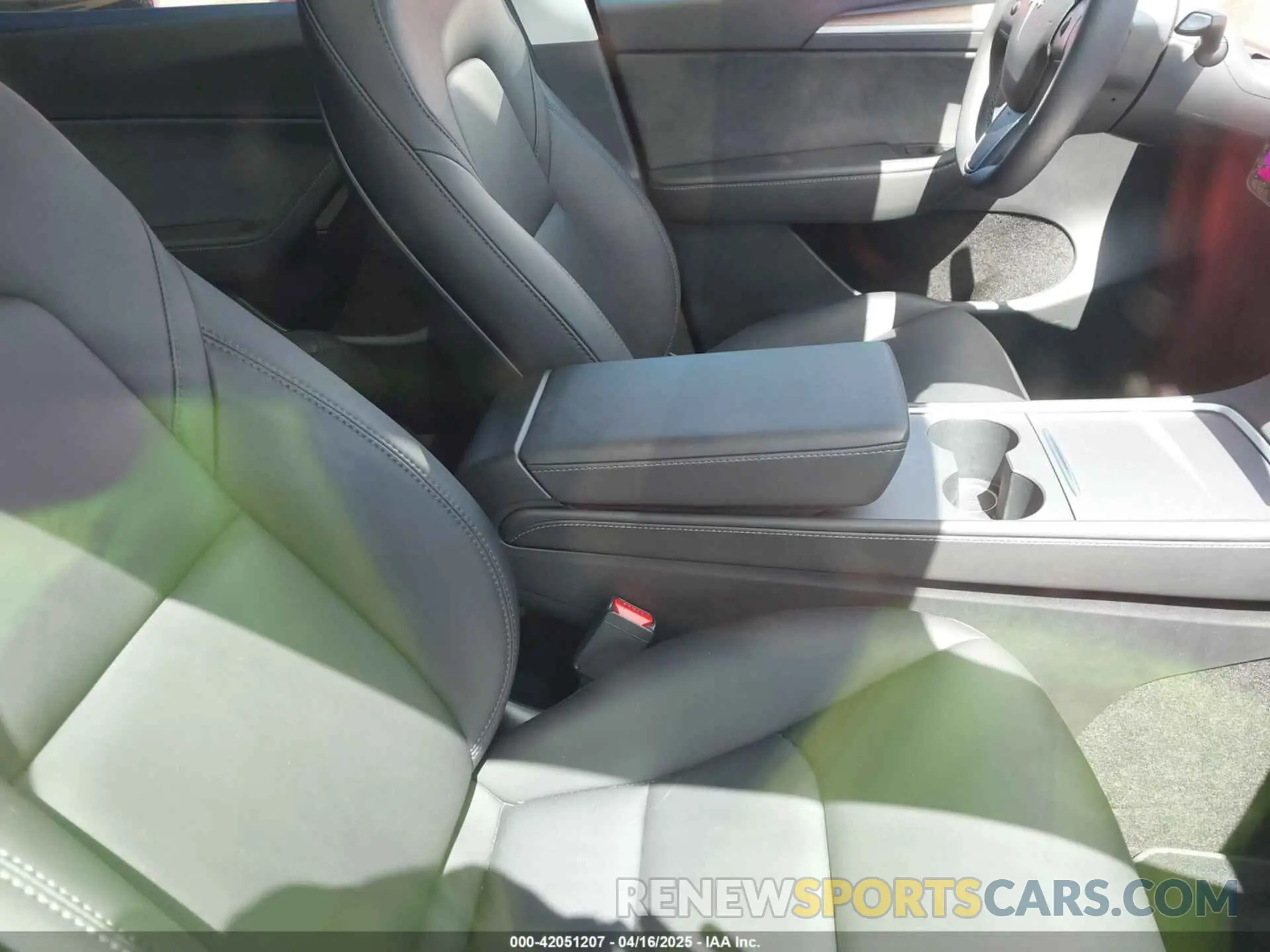5 Photograph of a damaged car 7SAYGAEE4RF078906 TESLA MODEL Y 2024