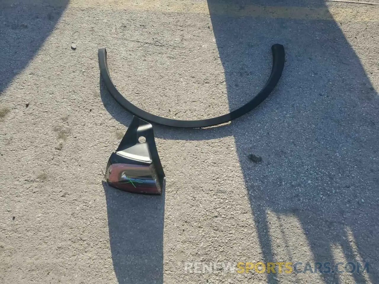 12 Photograph of a damaged car 7SAYGAEE4RF210742 TESLA MODEL Y 2024