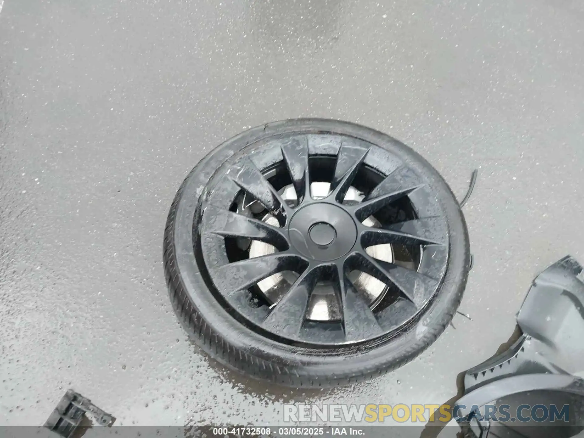 11 Photograph of a damaged car 7SAYGAEE5RF018746 TESLA MODEL Y 2024