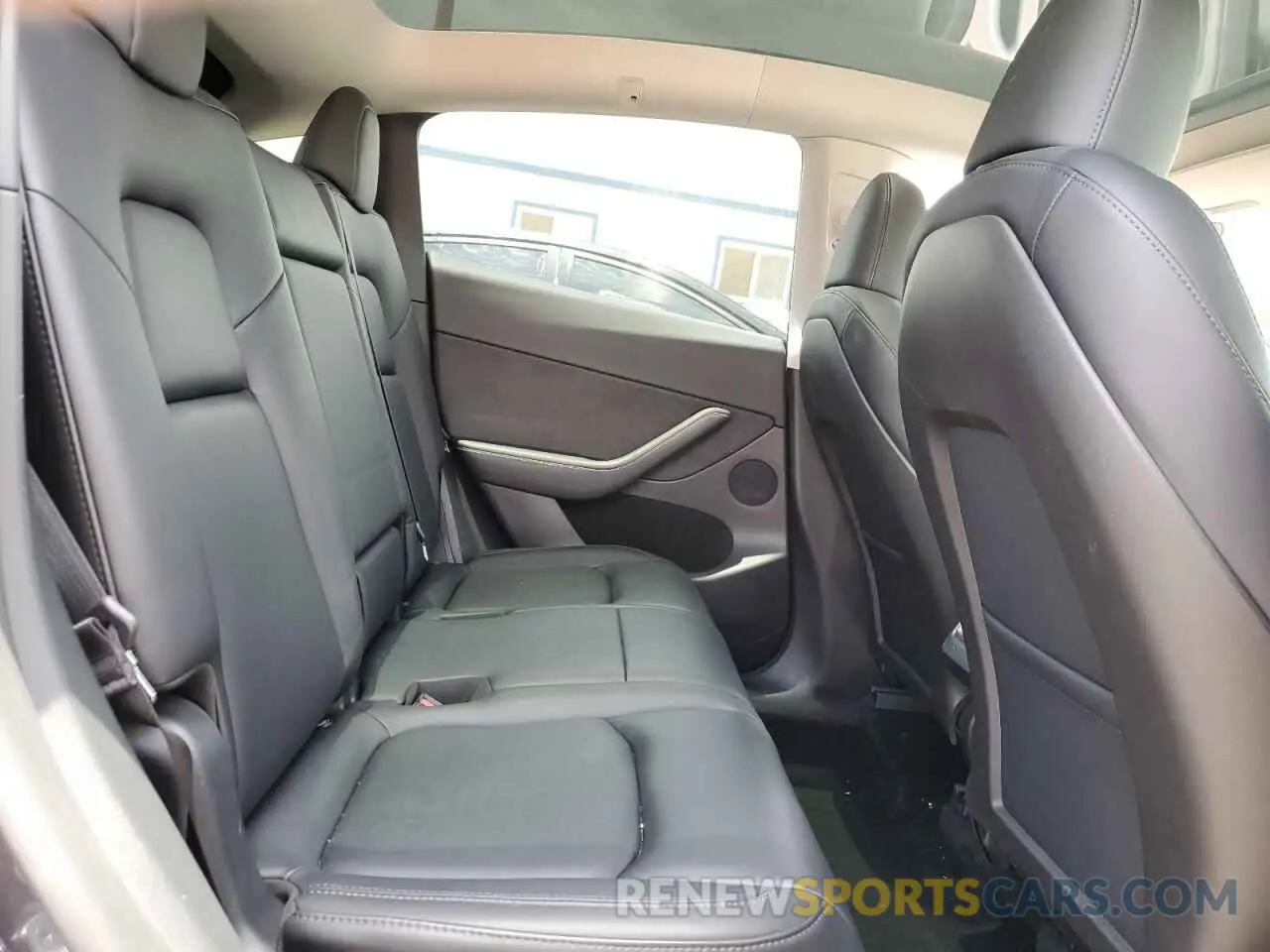 10 Photograph of a damaged car 7SAYGAEE5RF088151 TESLA MODEL Y 2024