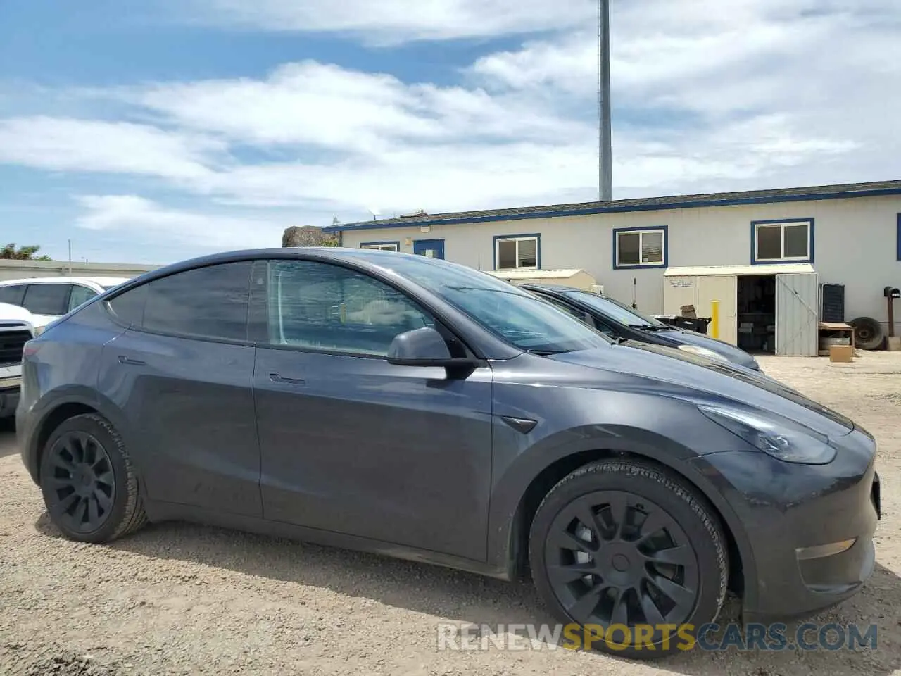 4 Photograph of a damaged car 7SAYGAEE5RF088151 TESLA MODEL Y 2024