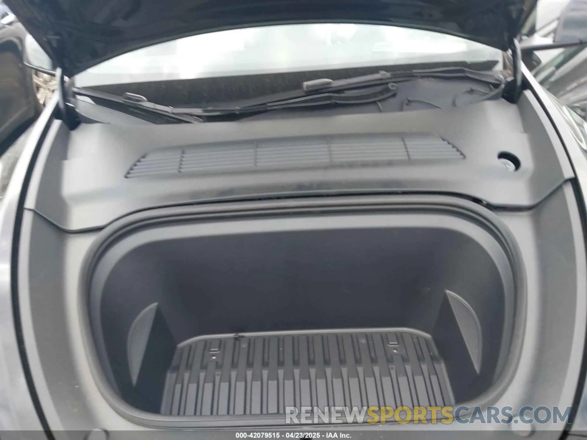 10 Photograph of a damaged car 7SAYGAEE5RF186418 TESLA MODEL Y 2024