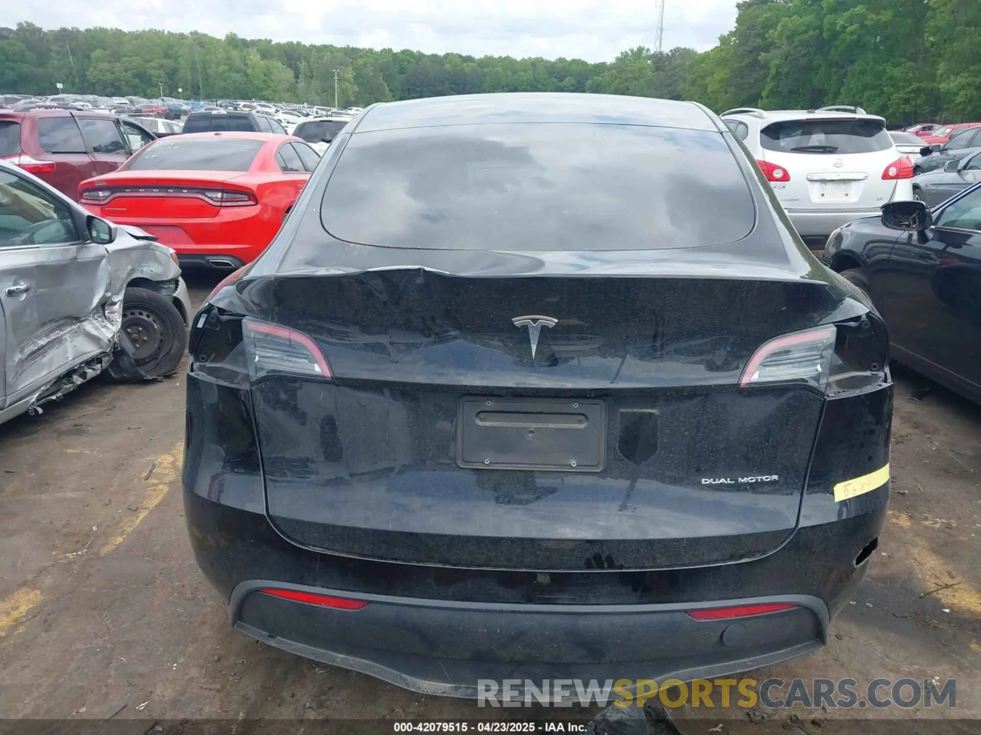 15 Photograph of a damaged car 7SAYGAEE5RF186418 TESLA MODEL Y 2024