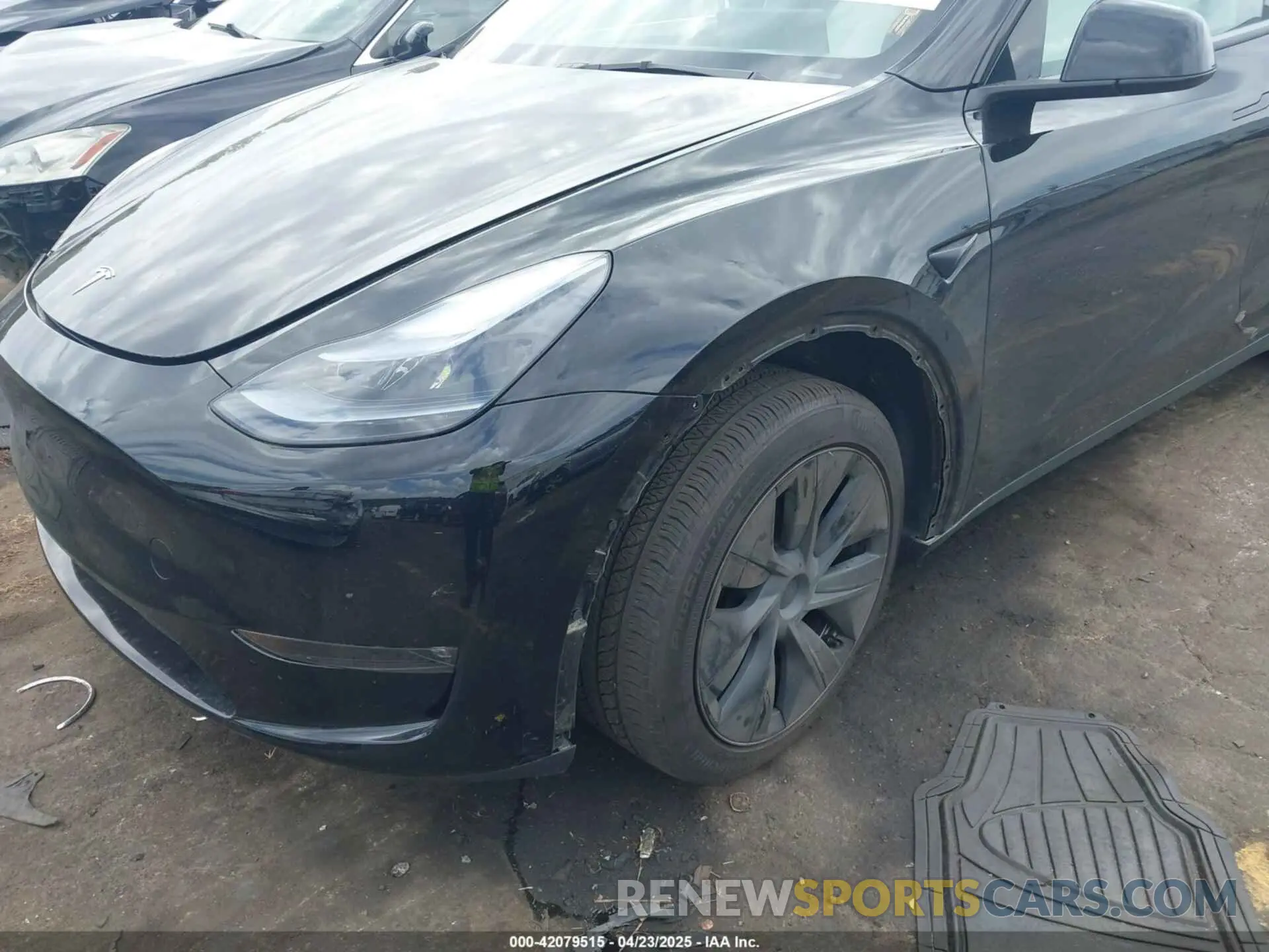 16 Photograph of a damaged car 7SAYGAEE5RF186418 TESLA MODEL Y 2024