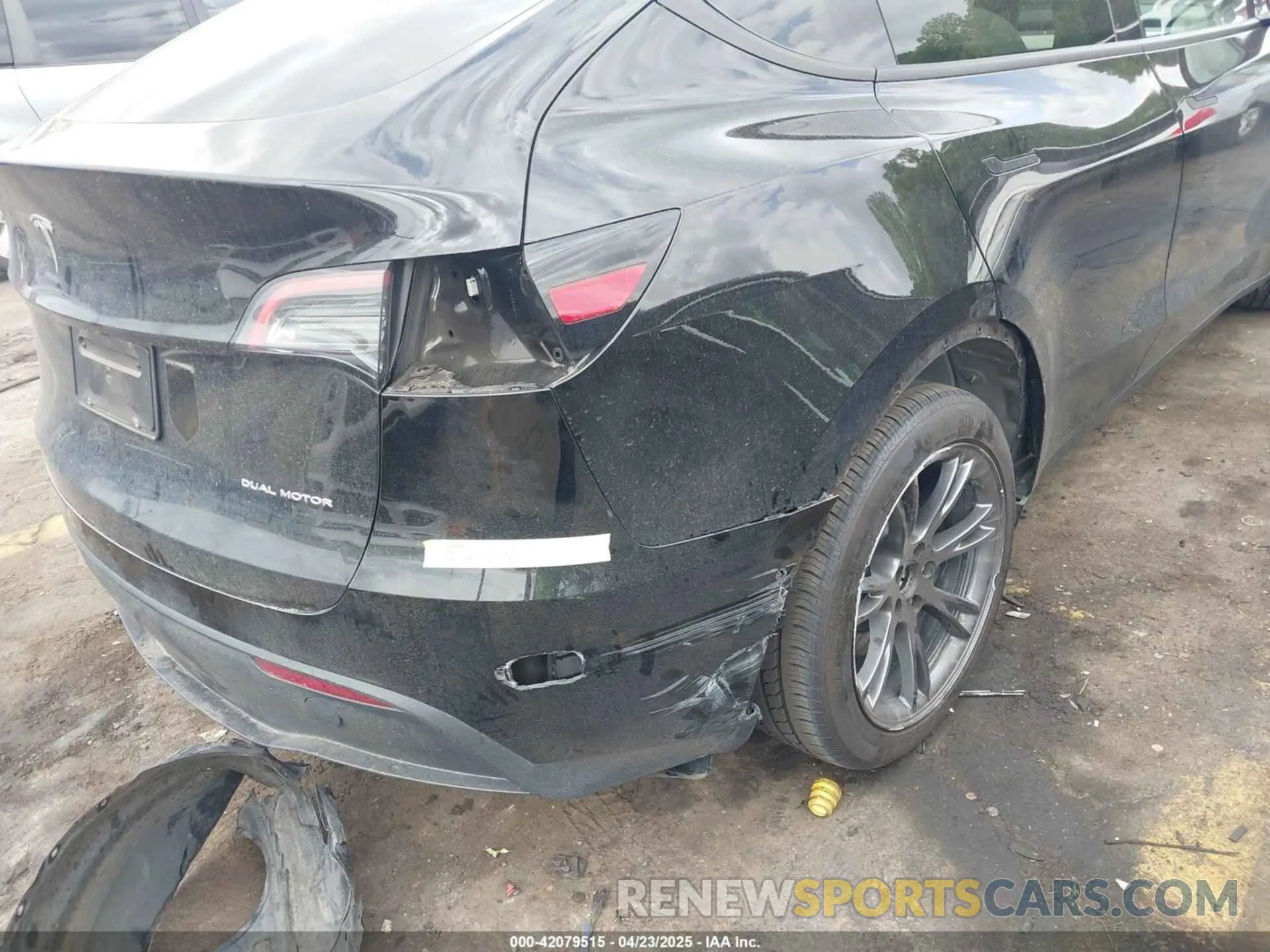 18 Photograph of a damaged car 7SAYGAEE5RF186418 TESLA MODEL Y 2024