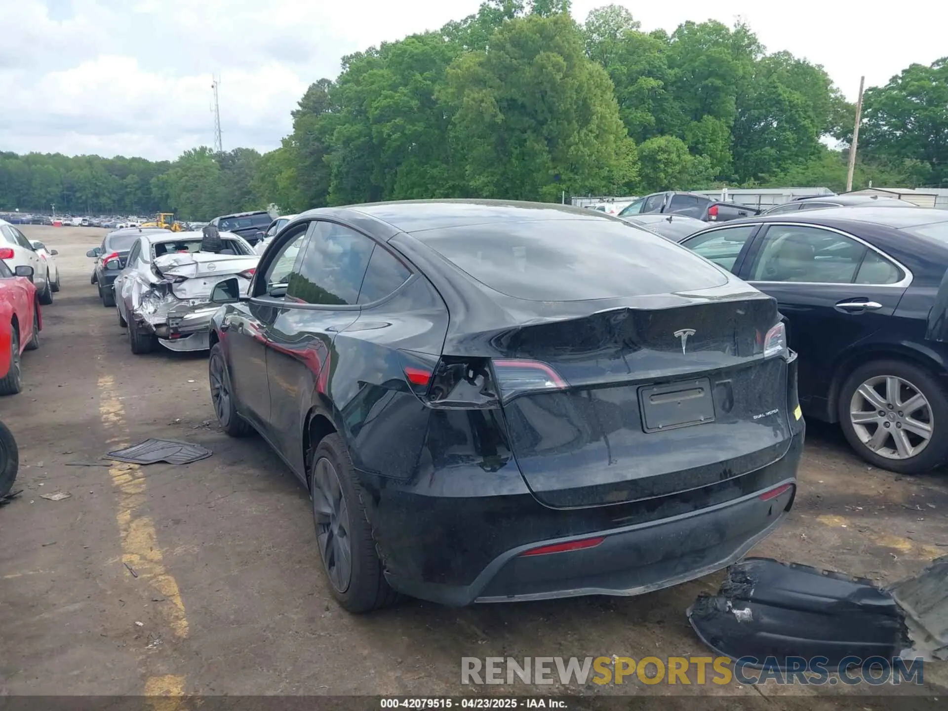 3 Photograph of a damaged car 7SAYGAEE5RF186418 TESLA MODEL Y 2024