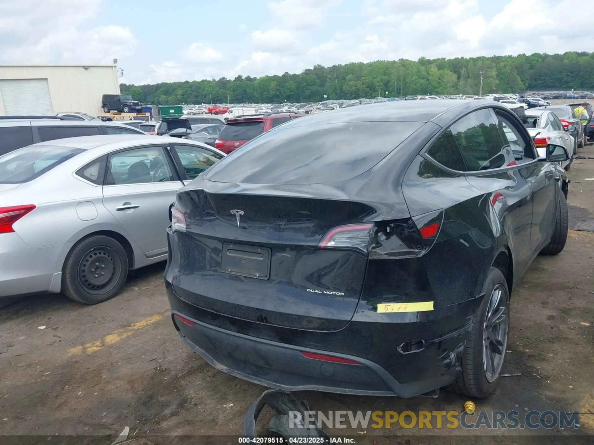 4 Photograph of a damaged car 7SAYGAEE5RF186418 TESLA MODEL Y 2024