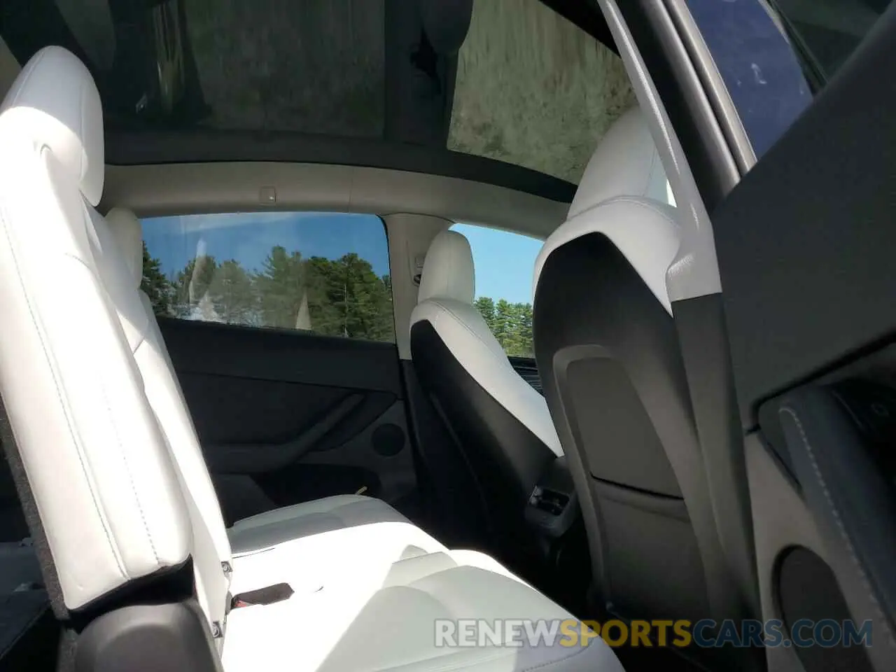 10 Photograph of a damaged car 7SAYGAEE5RF214010 TESLA MODEL Y 2024