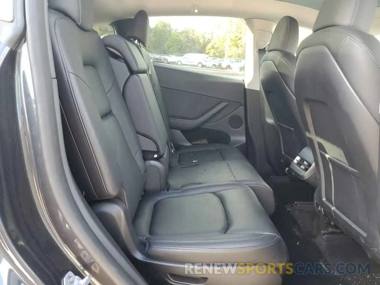 11 Photograph of a damaged car 7SAYGAEE6RF067003 TESLA MODEL Y 2024