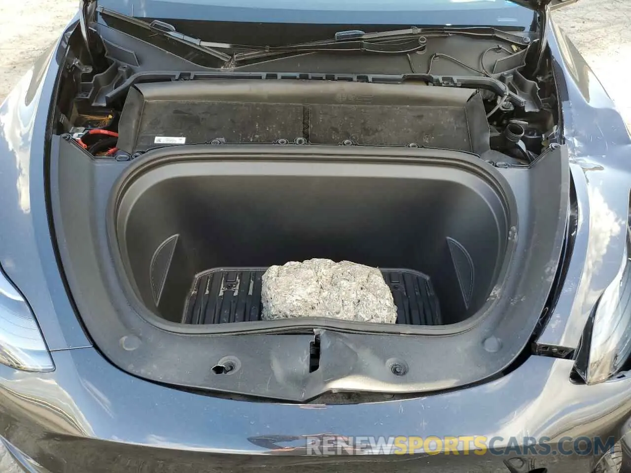 12 Photograph of a damaged car 7SAYGAEE6RF067003 TESLA MODEL Y 2024