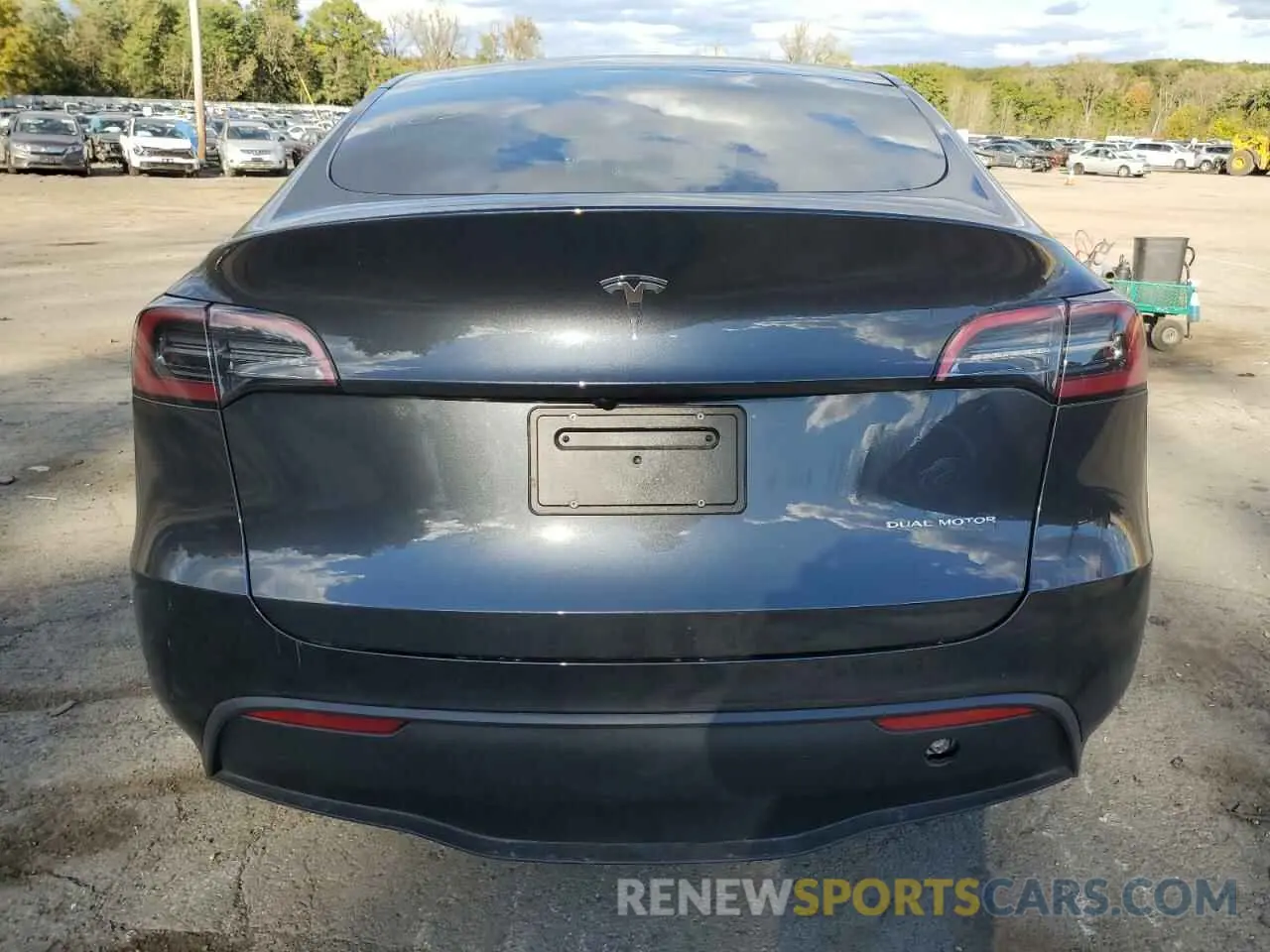 6 Photograph of a damaged car 7SAYGAEE6RF067003 TESLA MODEL Y 2024