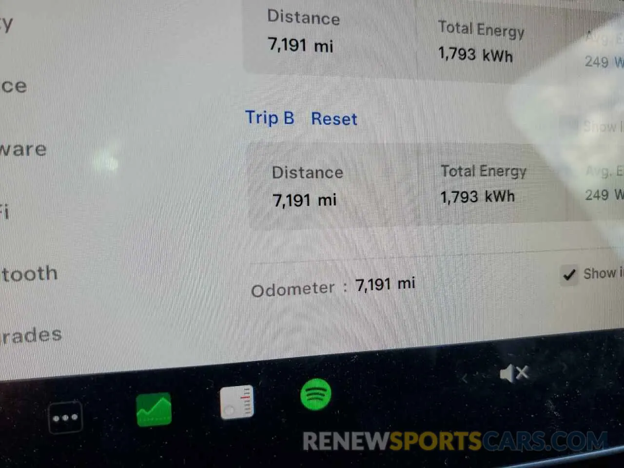 9 Photograph of a damaged car 7SAYGAEE6RF067003 TESLA MODEL Y 2024
