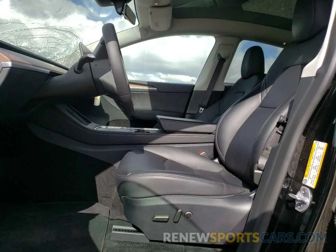 7 Photograph of a damaged car 7SAYGAEE6RF127846 TESLA MODEL Y 2024