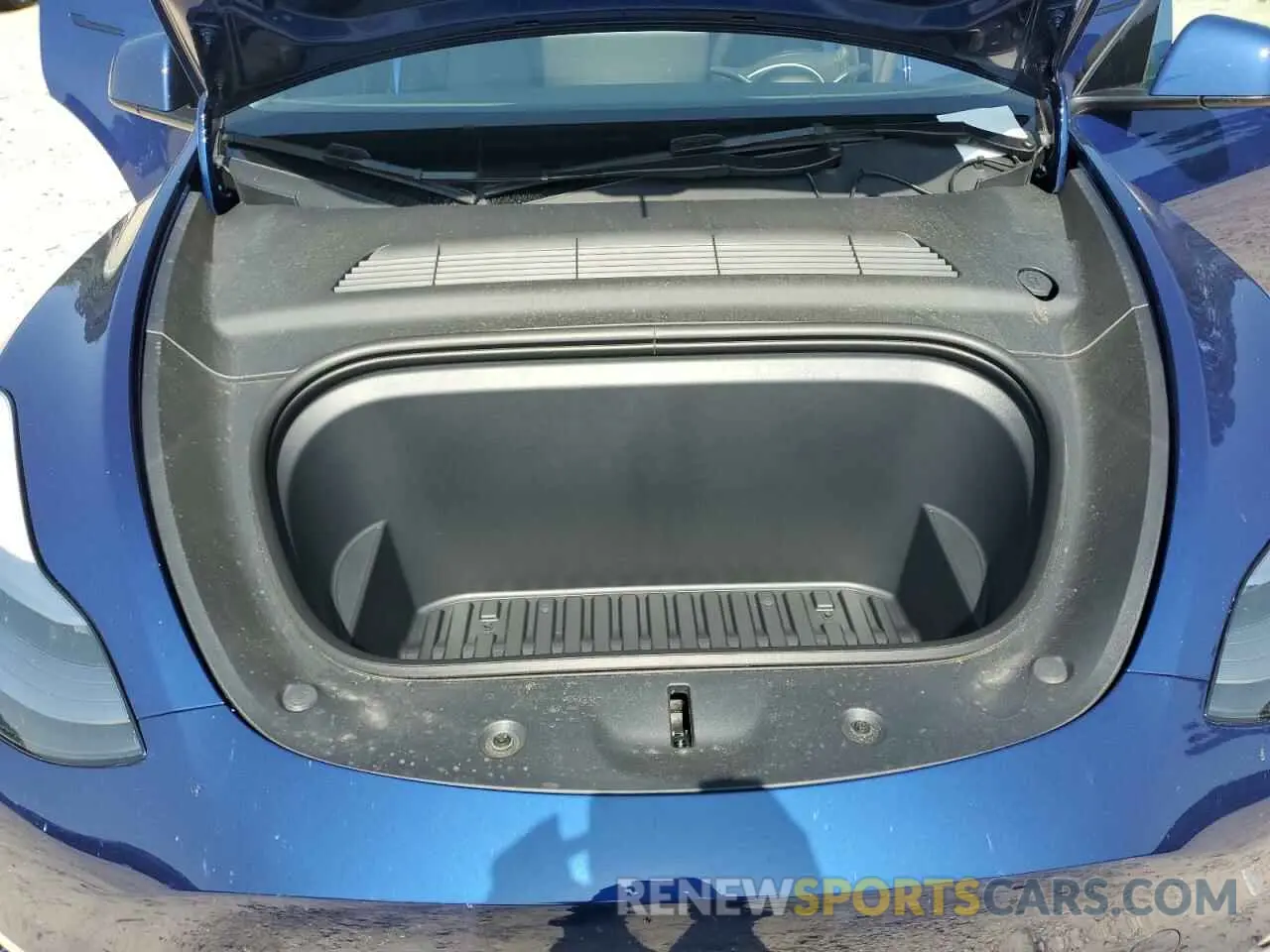 11 Photograph of a damaged car 7SAYGAEE6RF202481 TESLA MODEL Y 2024