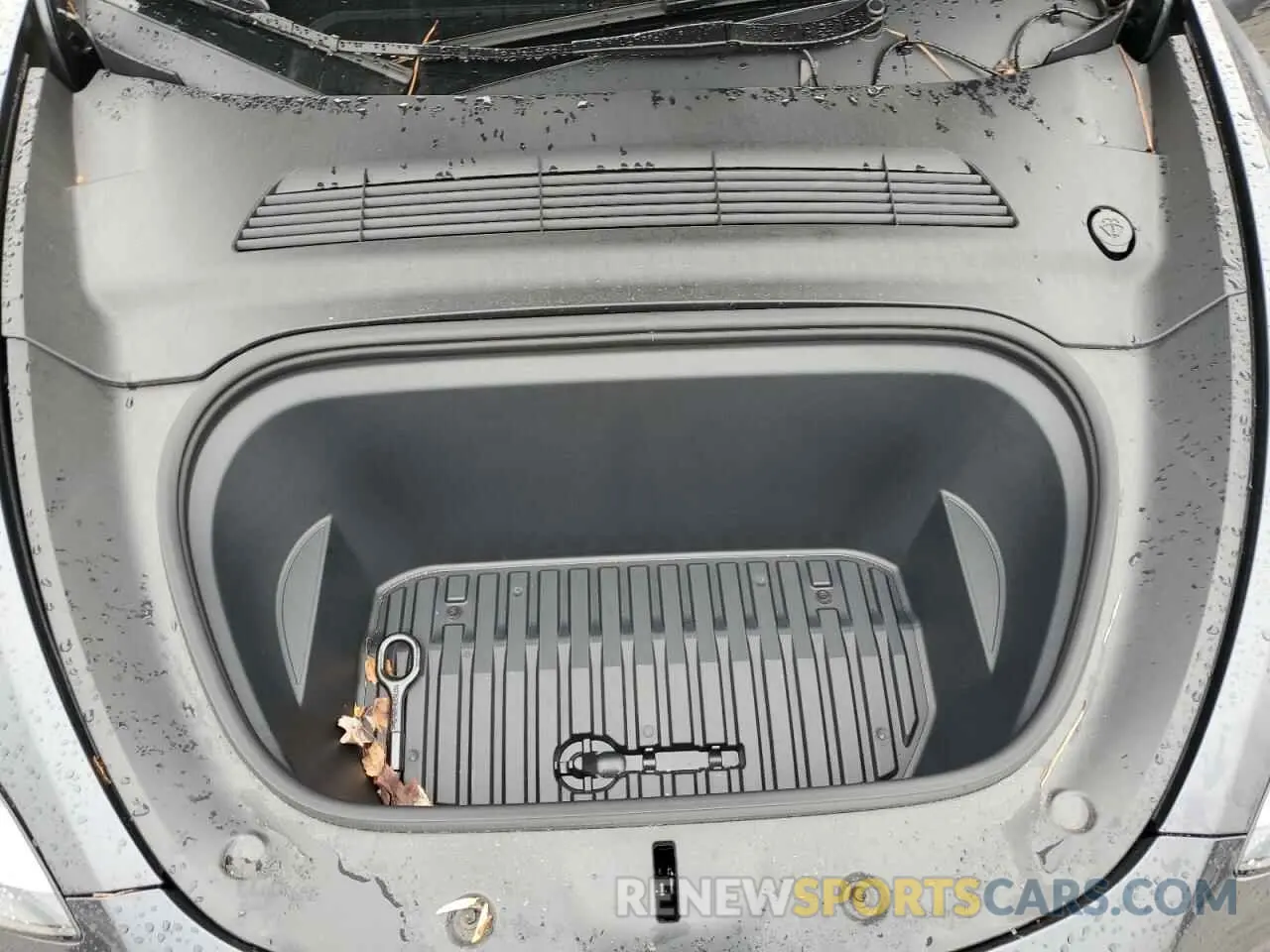 11 Photograph of a damaged car 7SAYGAEE7RF005786 TESLA MODEL Y 2024