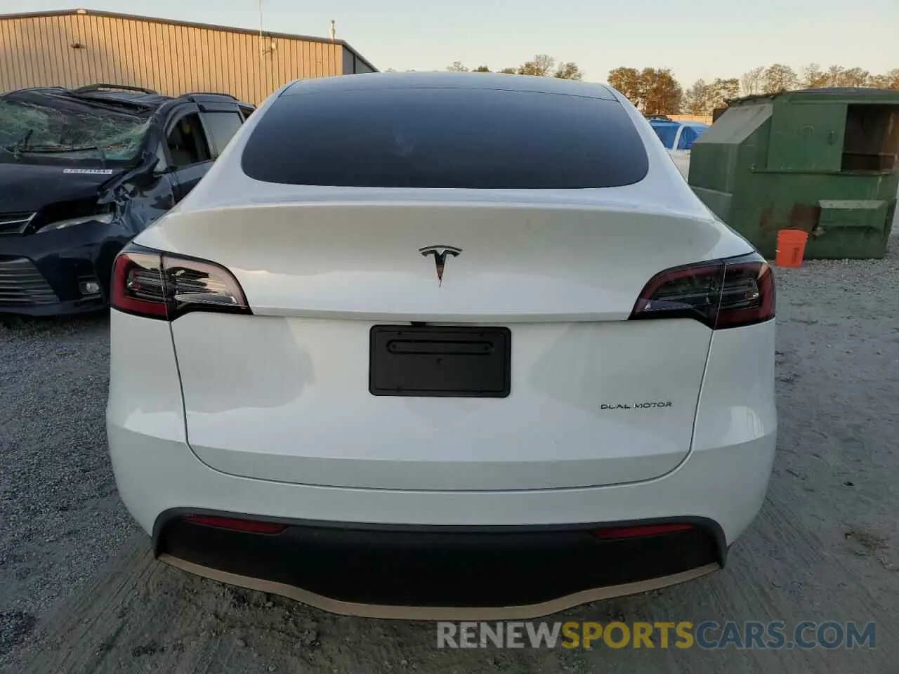 6 Photograph of a damaged car 7SAYGAEE7RF091388 TESLA MODEL Y 2024