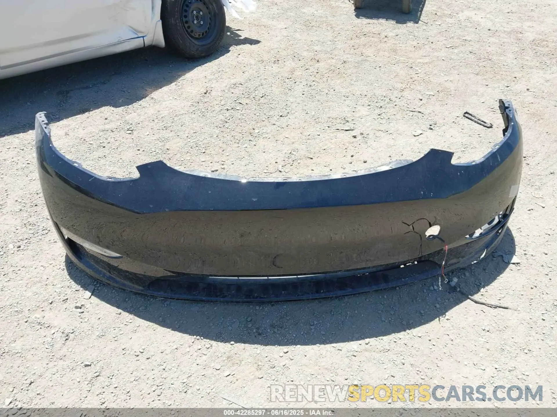 11 Photograph of a damaged car 7SAYGAEE7RF122946 TESLA MODEL Y 2024
