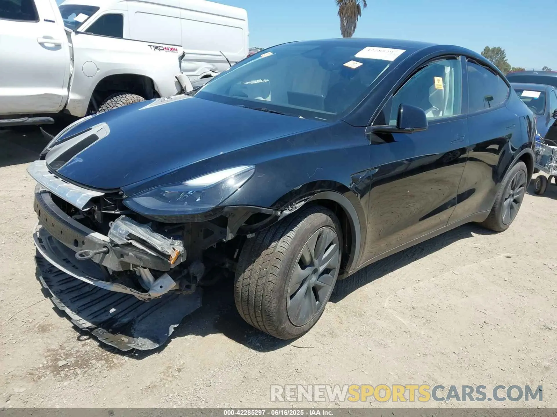 2 Photograph of a damaged car 7SAYGAEE7RF122946 TESLA MODEL Y 2024