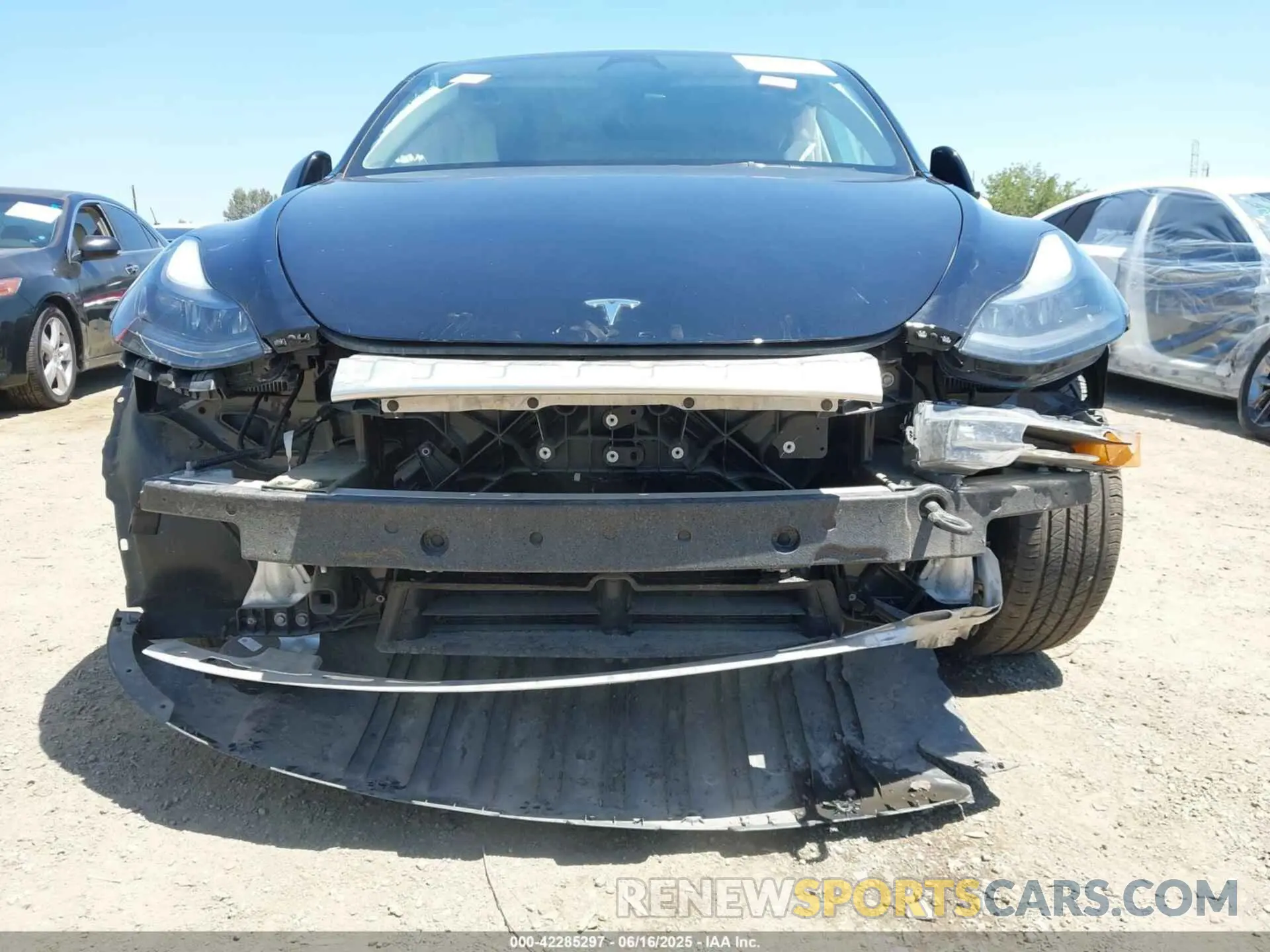6 Photograph of a damaged car 7SAYGAEE7RF122946 TESLA MODEL Y 2024