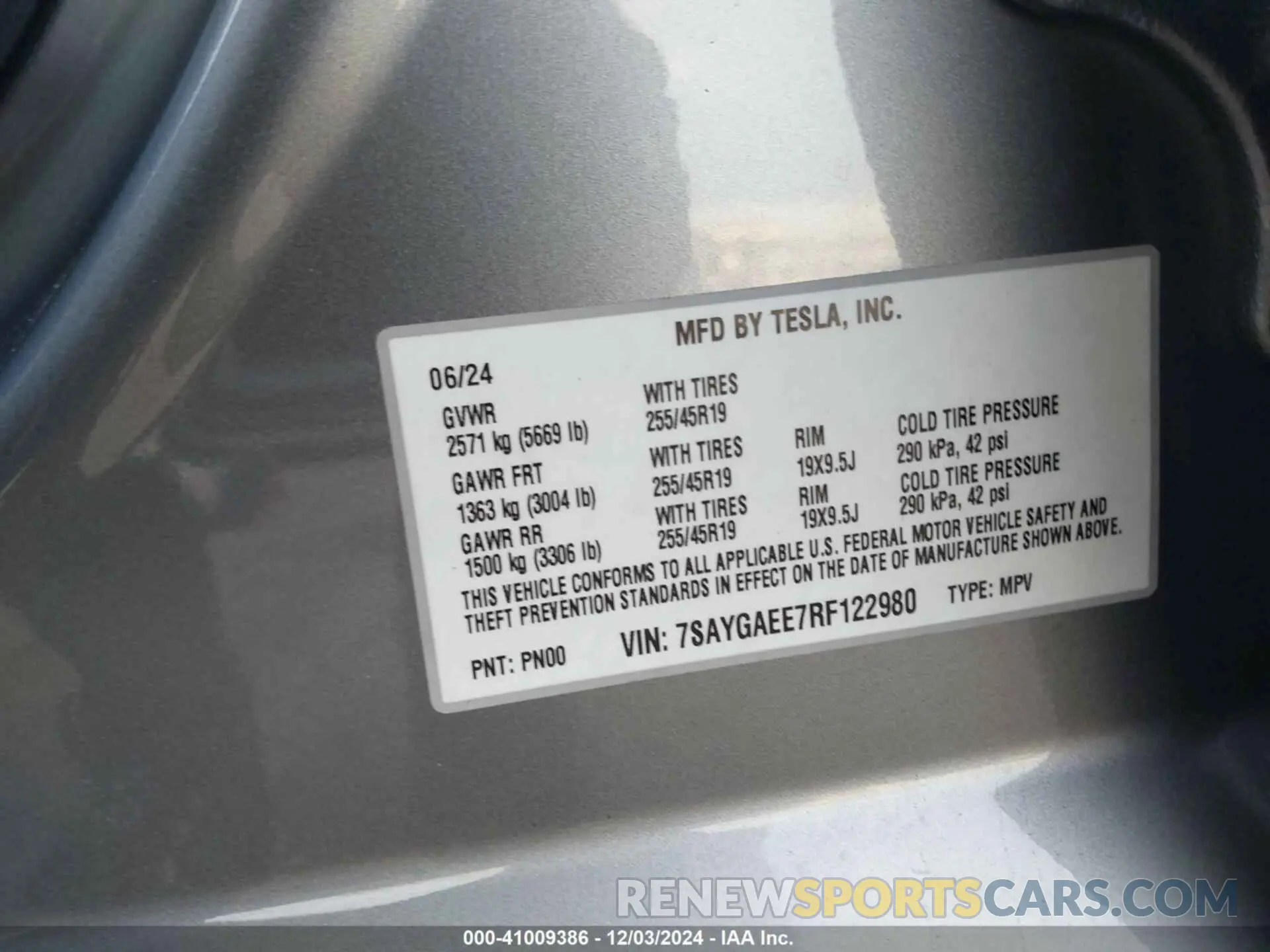 9 Photograph of a damaged car 7SAYGAEE7RF122980 TESLA MODEL Y 2024