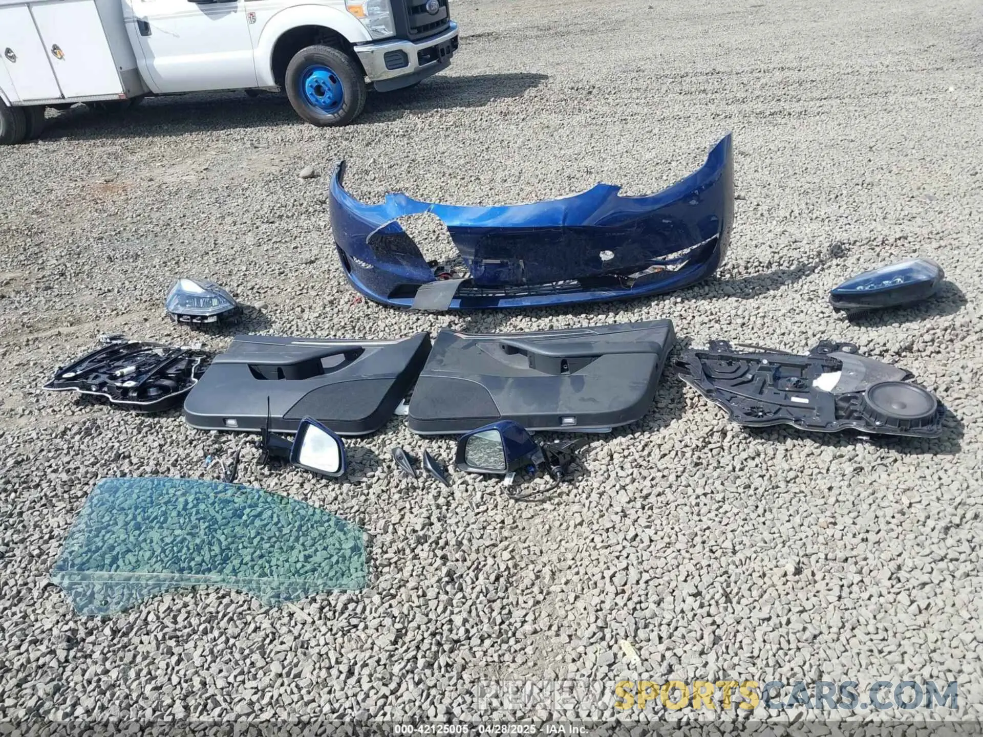 12 Photograph of a damaged car 7SAYGAEE7RF991627 TESLA MODEL Y 2024