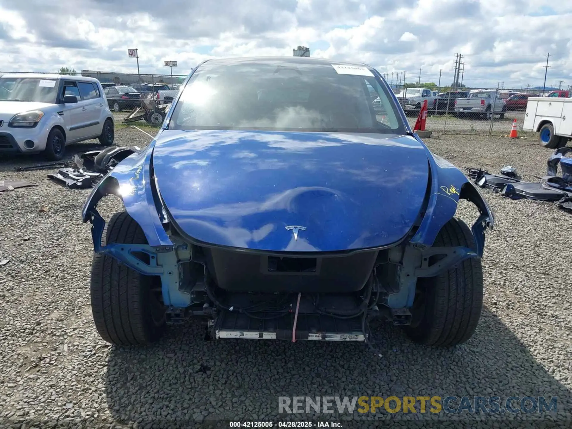 13 Photograph of a damaged car 7SAYGAEE7RF991627 TESLA MODEL Y 2024