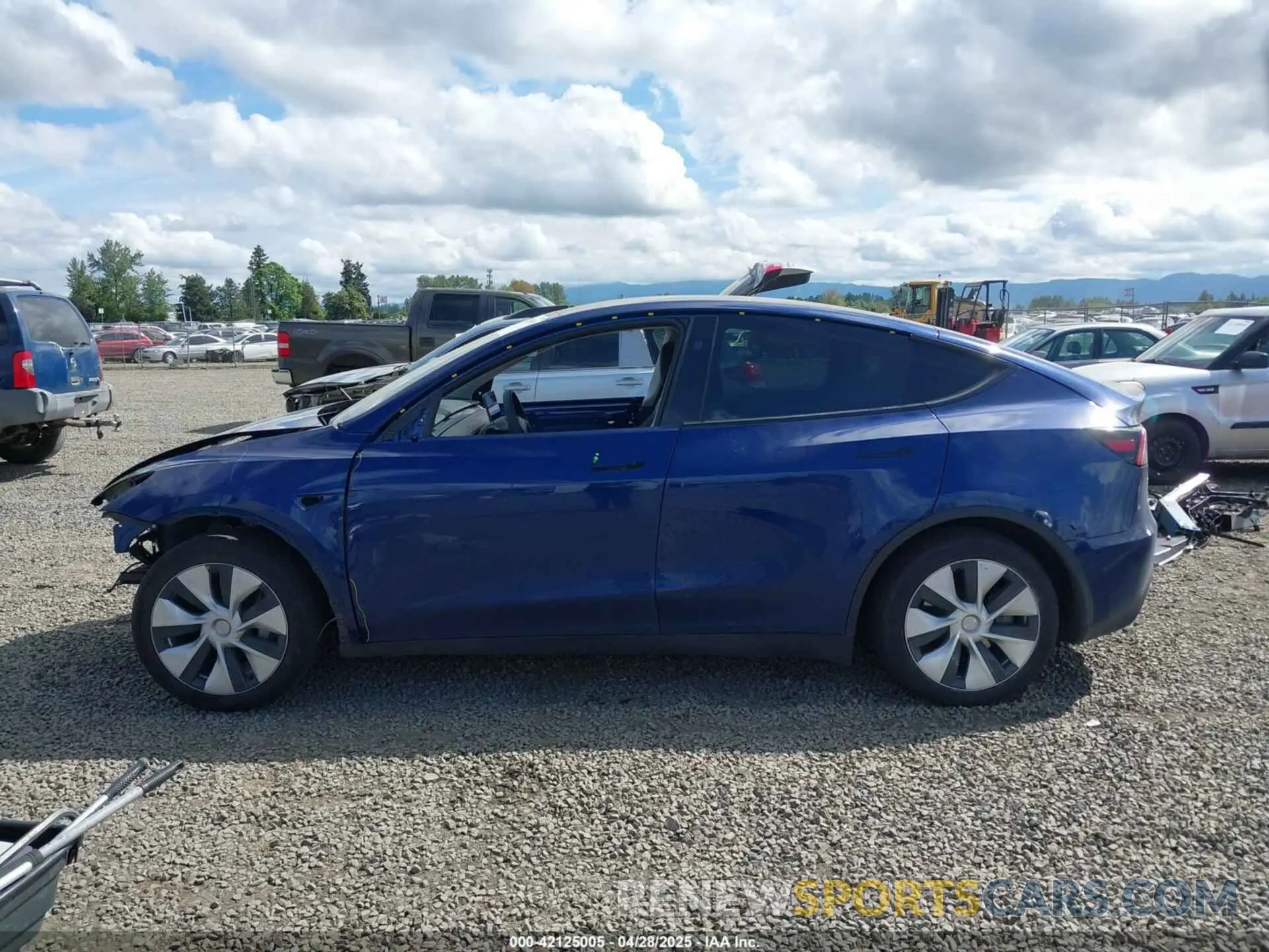15 Photograph of a damaged car 7SAYGAEE7RF991627 TESLA MODEL Y 2024