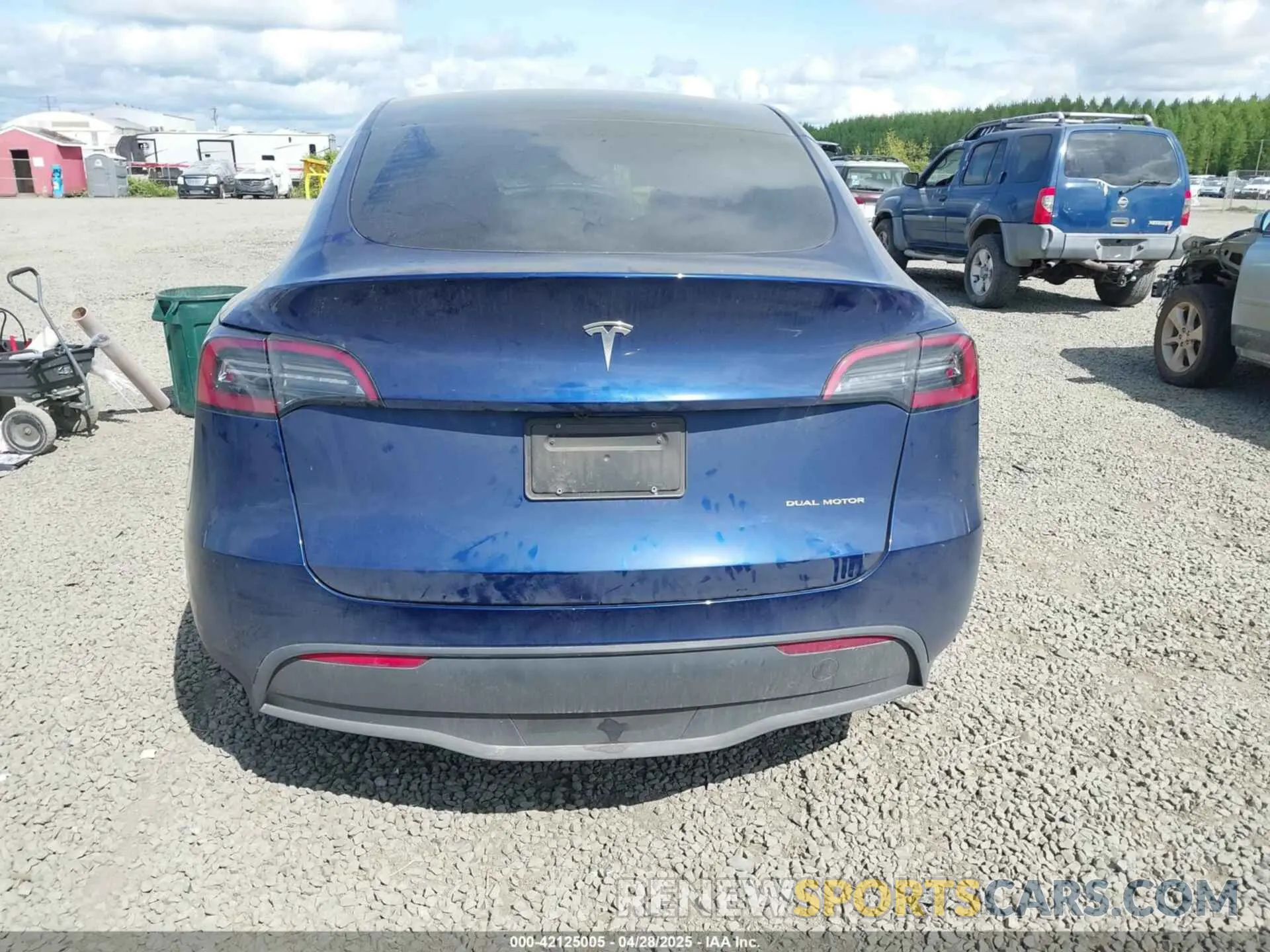 17 Photograph of a damaged car 7SAYGAEE7RF991627 TESLA MODEL Y 2024