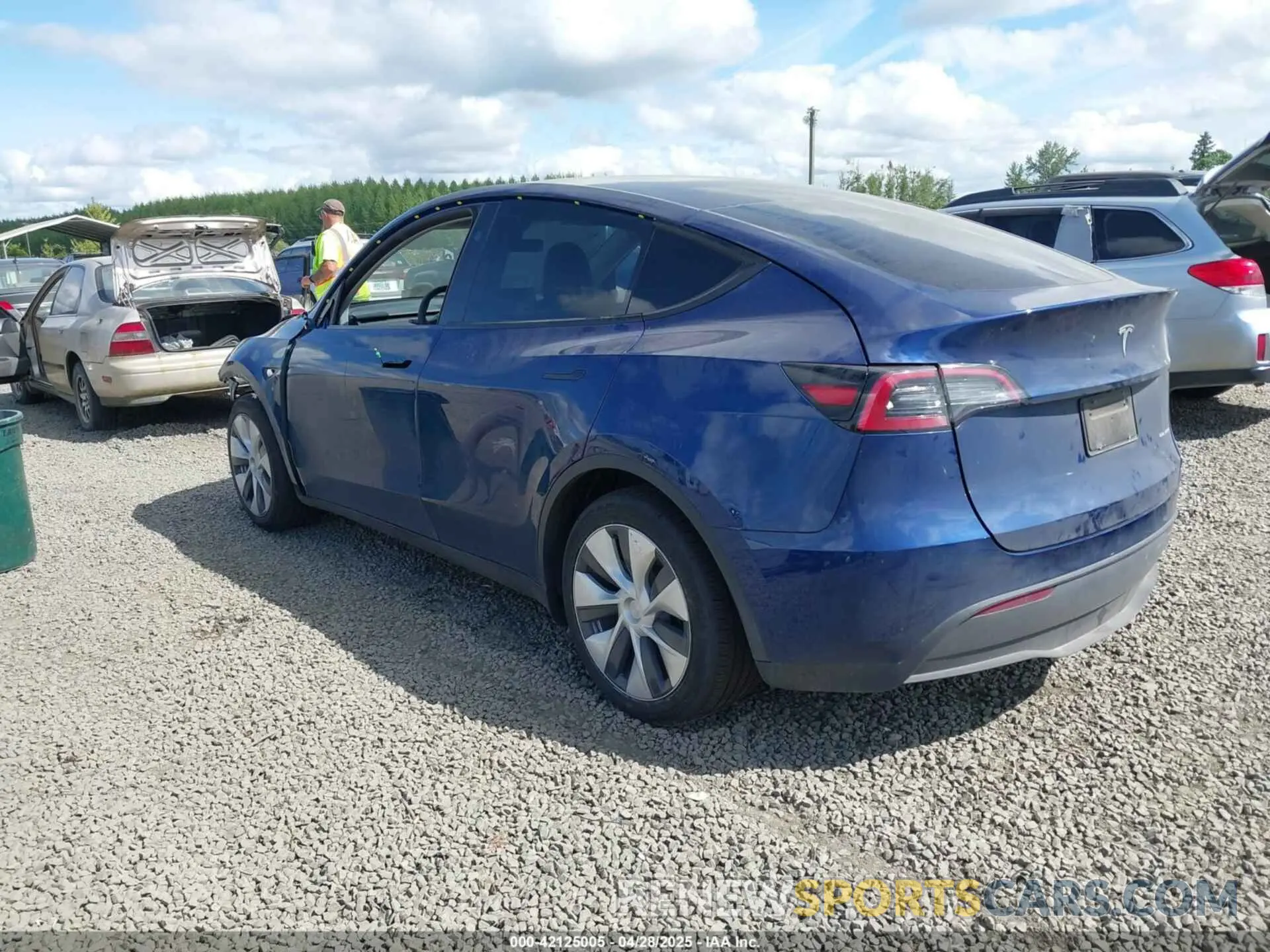 3 Photograph of a damaged car 7SAYGAEE7RF991627 TESLA MODEL Y 2024