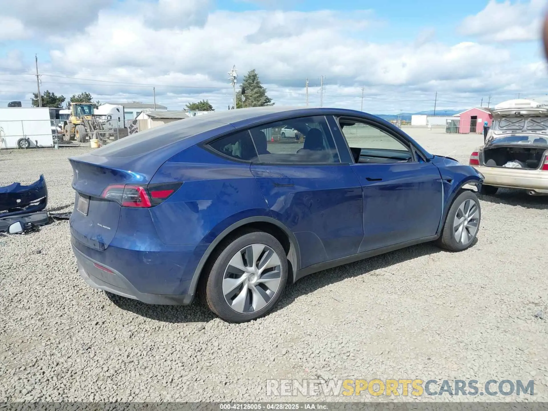 4 Photograph of a damaged car 7SAYGAEE7RF991627 TESLA MODEL Y 2024