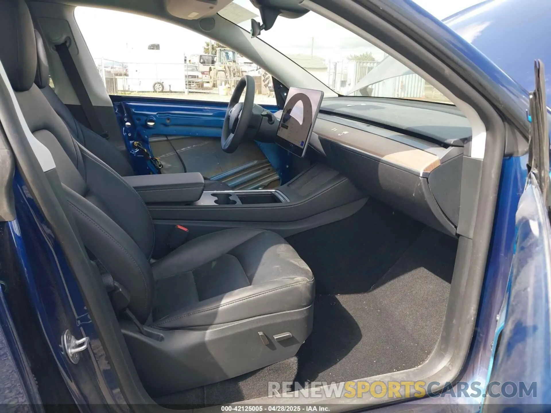5 Photograph of a damaged car 7SAYGAEE7RF991627 TESLA MODEL Y 2024