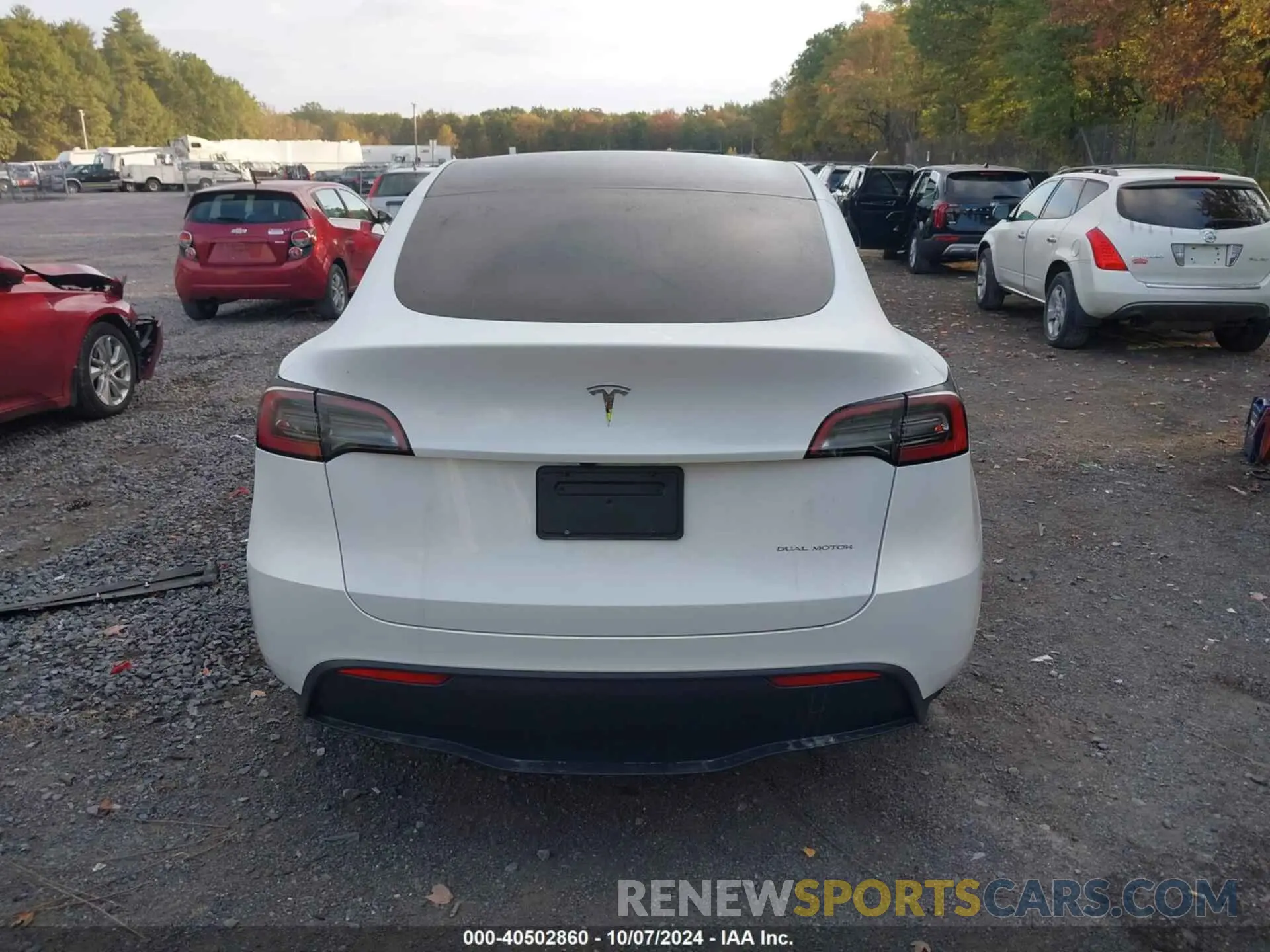 16 Photograph of a damaged car 7SAYGAEE8RF092274 TESLA MODEL Y 2024