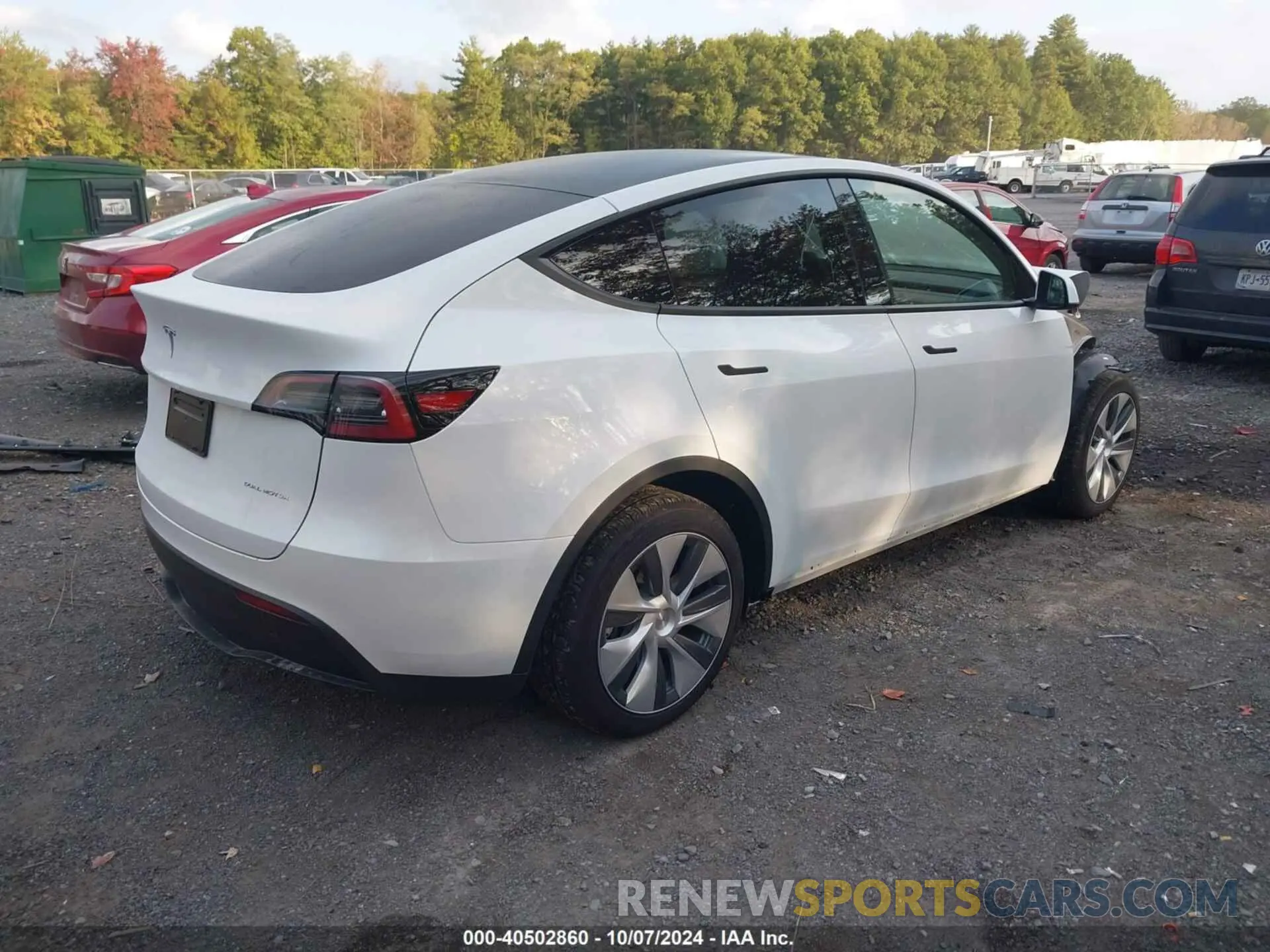 4 Photograph of a damaged car 7SAYGAEE8RF092274 TESLA MODEL Y 2024