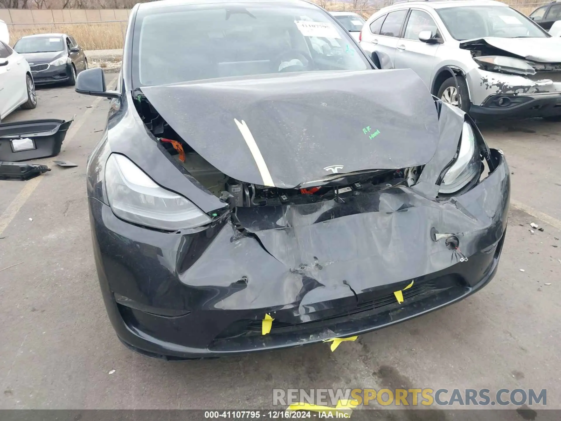 6 Photograph of a damaged car 7SAYGAEE8RF210386 TESLA MODEL Y 2024