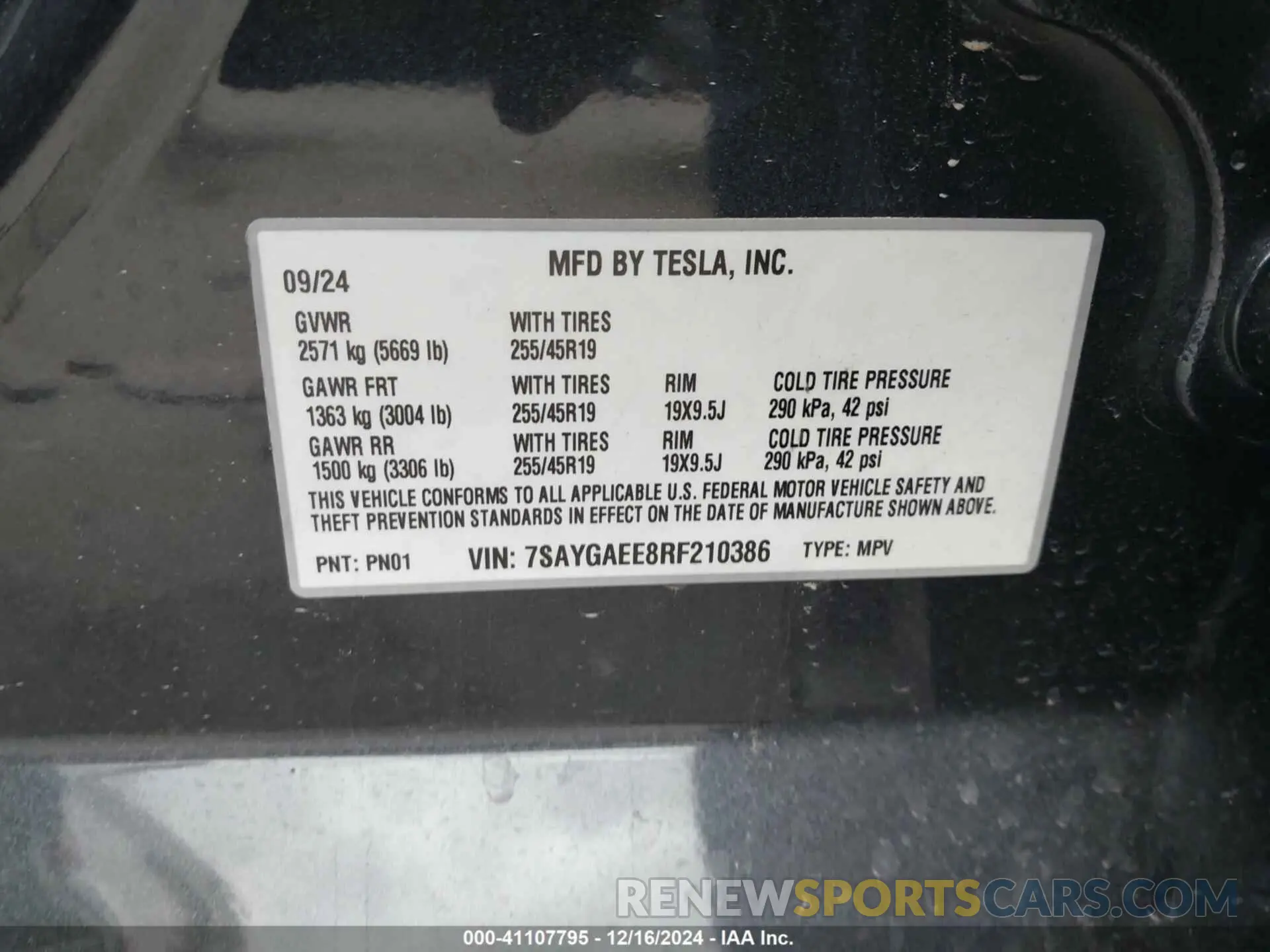 9 Photograph of a damaged car 7SAYGAEE8RF210386 TESLA MODEL Y 2024