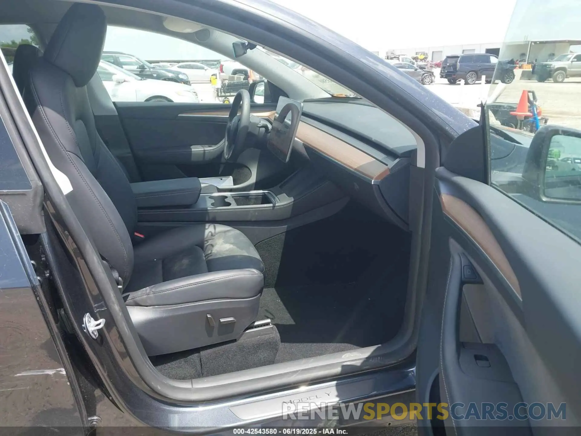 5 Фотография поврежденного автомобиля 7SAYGAEEXRF066758 TESLA MODEL Y 2024