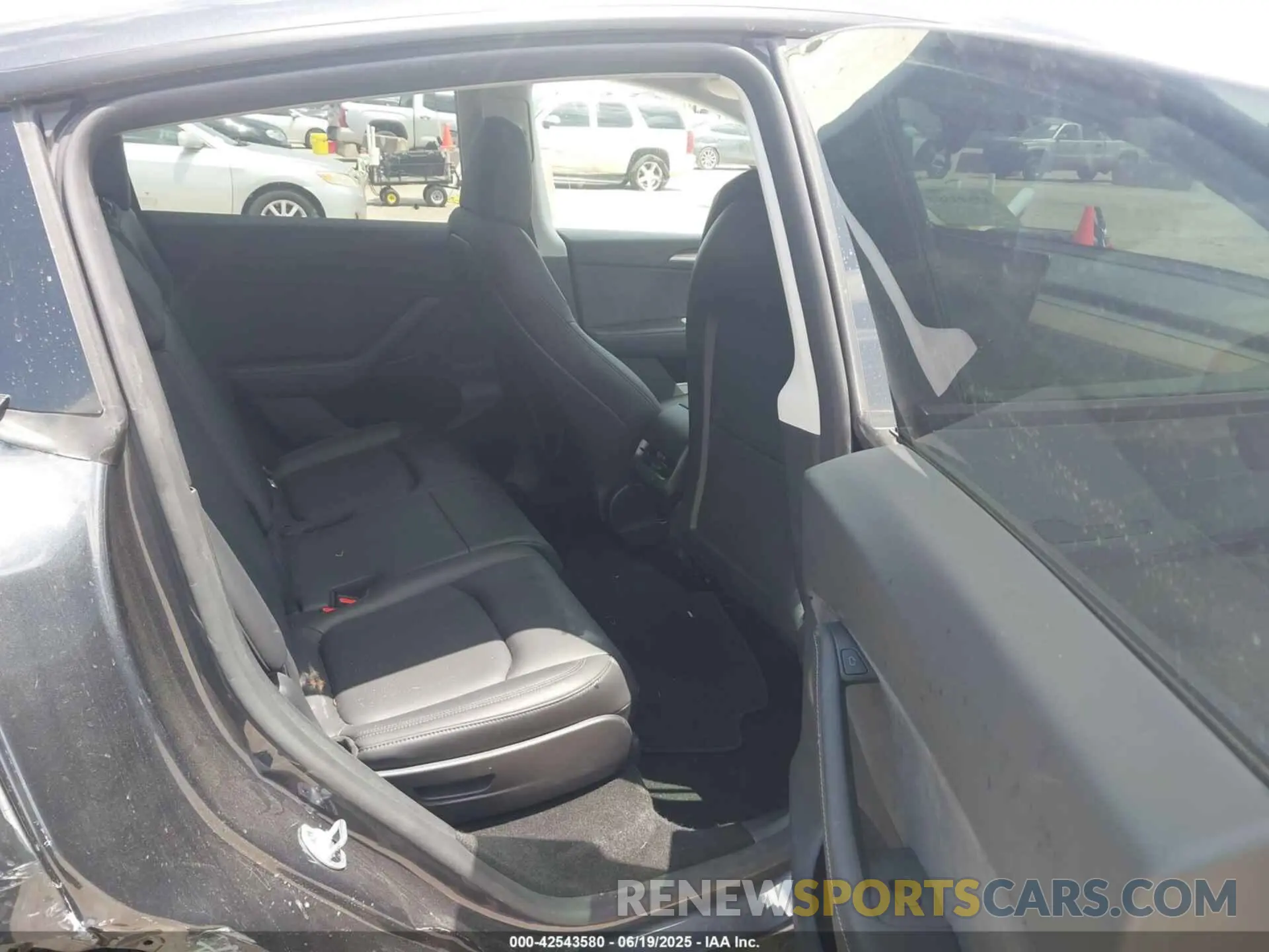 8 Фотография поврежденного автомобиля 7SAYGAEEXRF066758 TESLA MODEL Y 2024