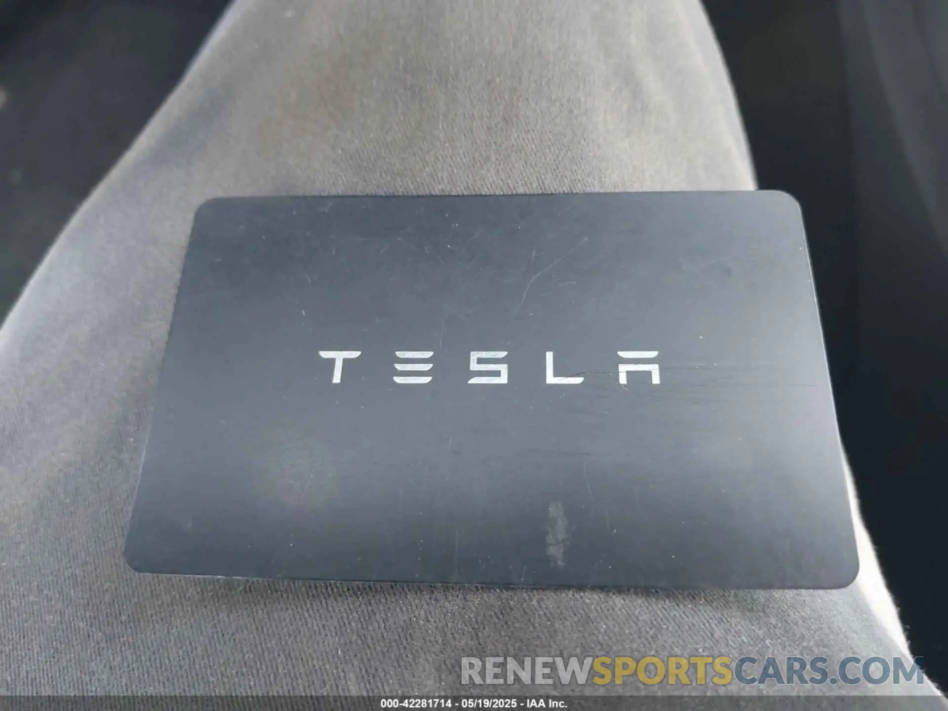 11 Photograph of a damaged car 7SAYGAEEXRF092728 TESLA MODEL Y 2024