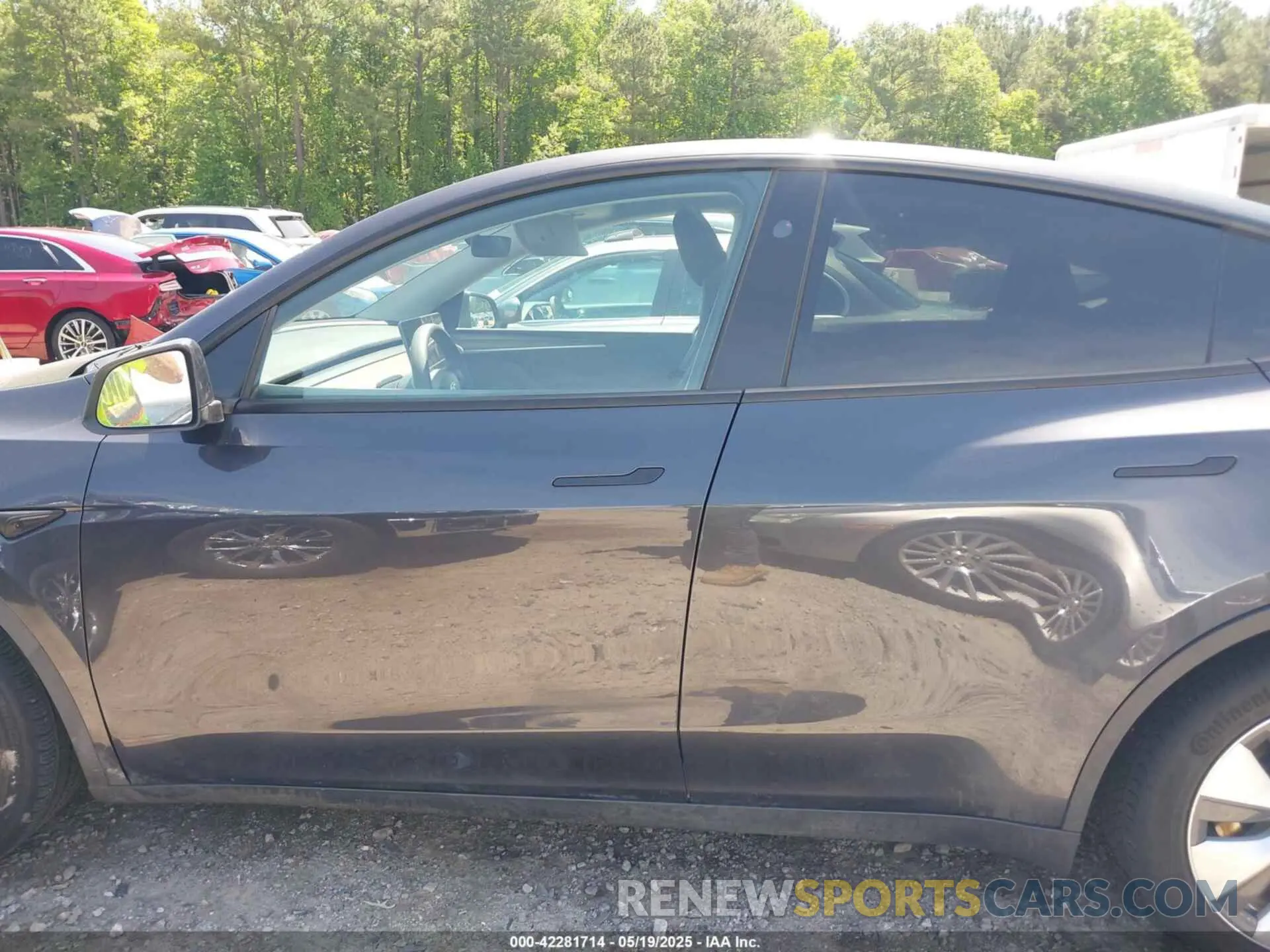 15 Photograph of a damaged car 7SAYGAEEXRF092728 TESLA MODEL Y 2024