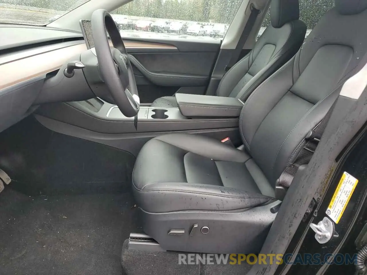 7 Photograph of a damaged car 7SAYGAEEXRF127123 TESLA MODEL Y 2024