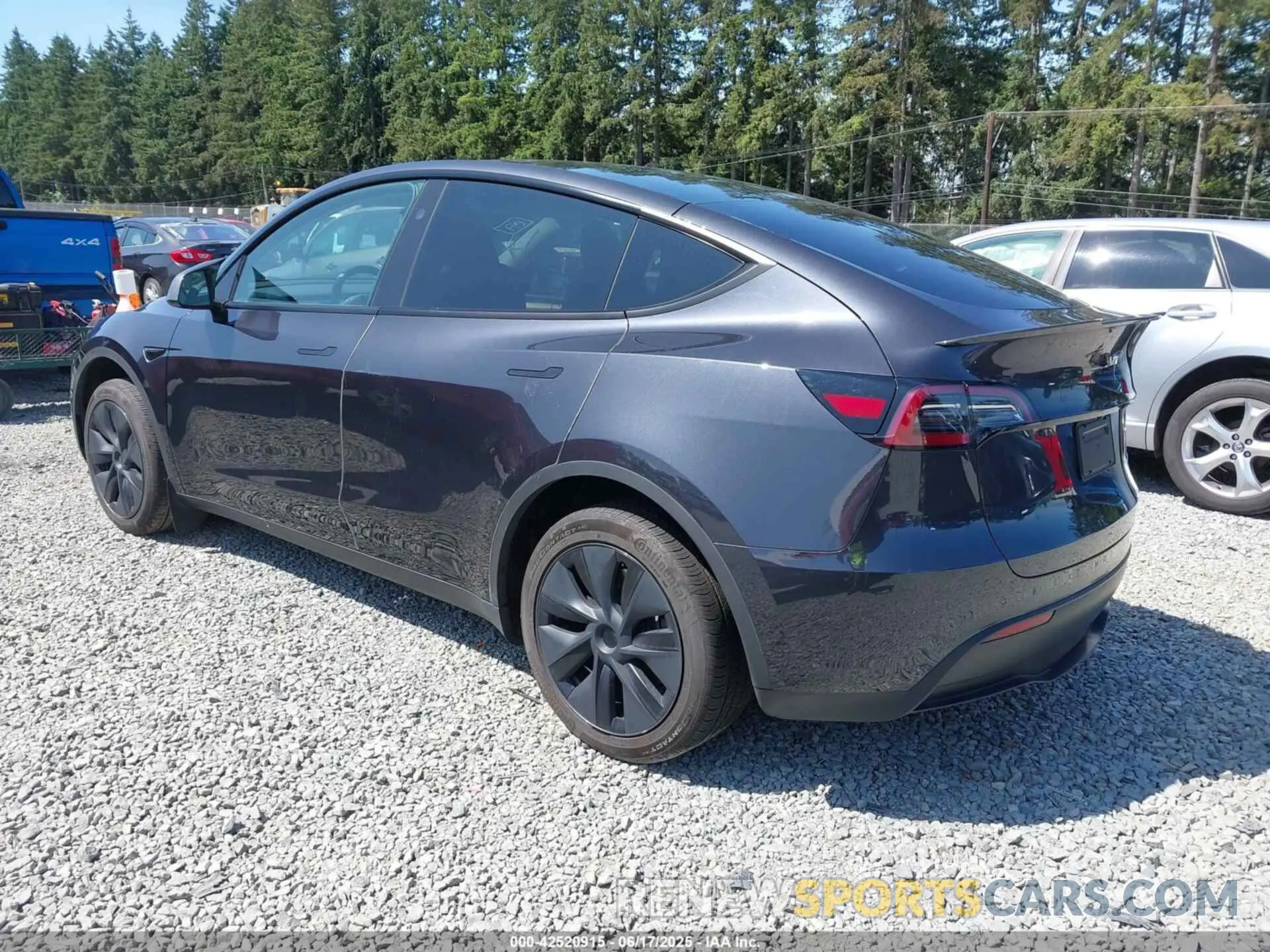 3 Photograph of a damaged car 7SAYGAEEXRF180212 TESLA MODEL Y 2024