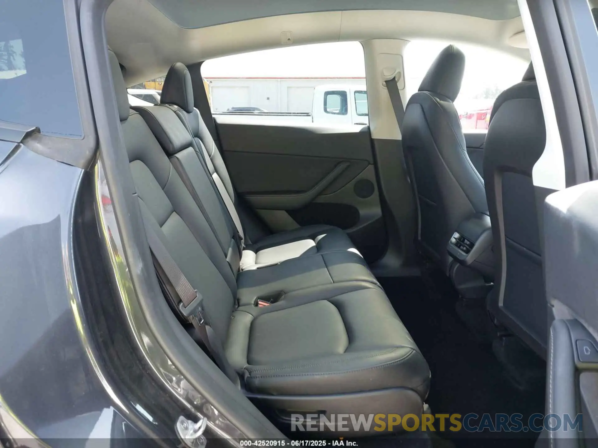 8 Photograph of a damaged car 7SAYGAEEXRF180212 TESLA MODEL Y 2024