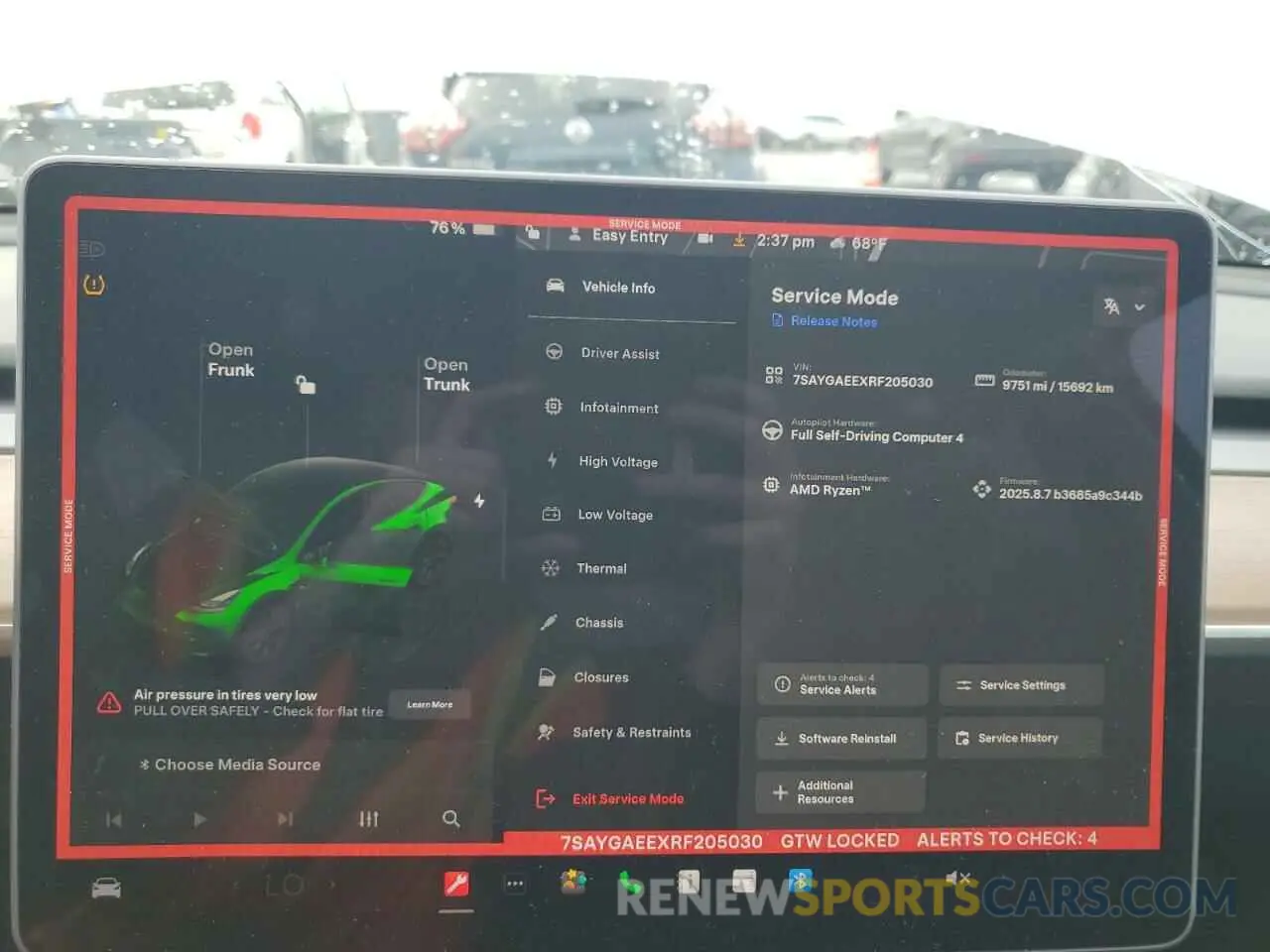 9 Photograph of a damaged car 7SAYGAEEXRF205030 TESLA MODEL Y 2024